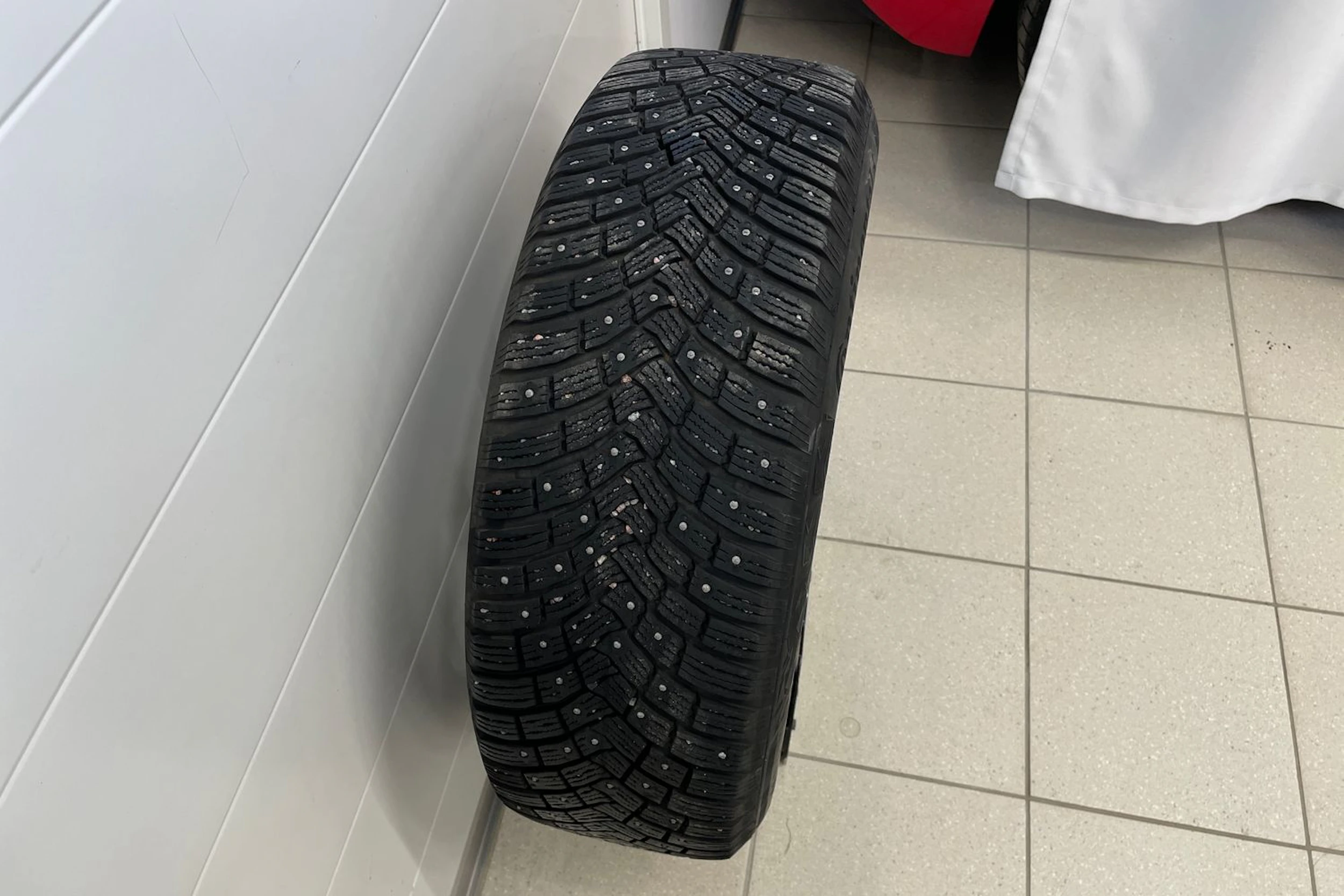 Harmaa Audi Q4 e-tron 2023 kuva 23.