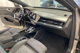 Harmaa Audi Q4 e-tron 2023 kuva 24.