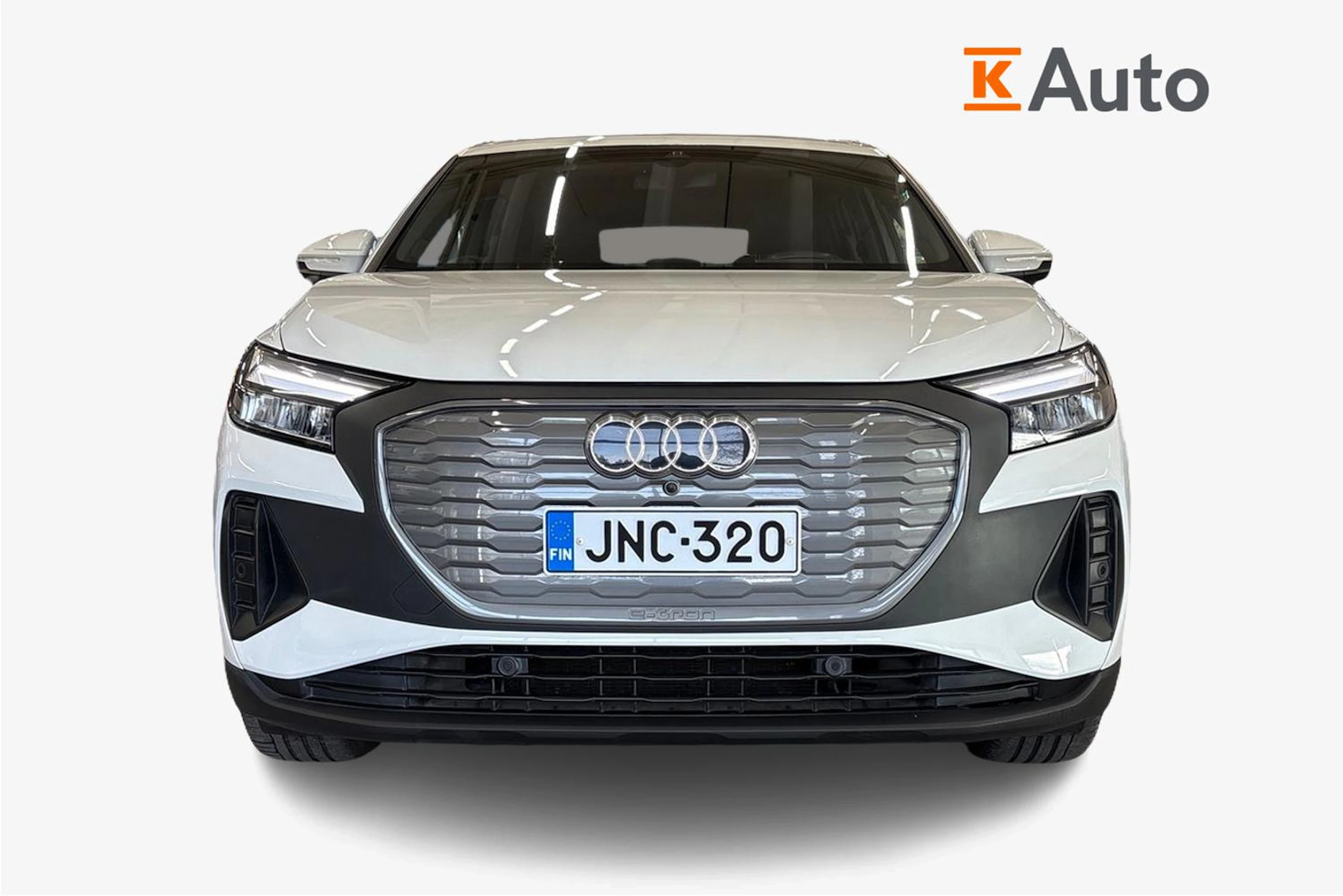 valkoinen Audi Q4 e-tron 2023 kuva 4.