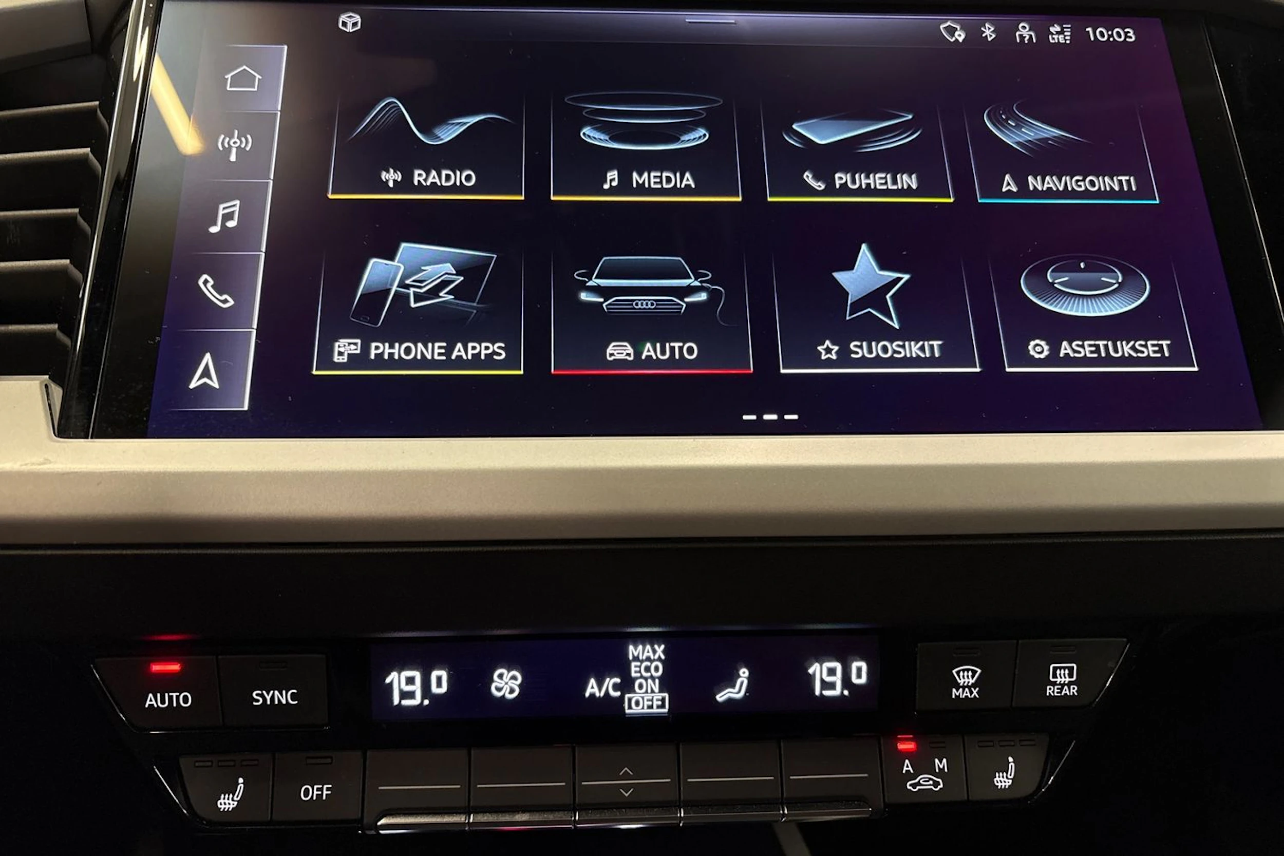 valkoinen Audi Q4 e-tron 2023 kuva 12.