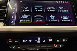 valkoinen Audi Q4 e-tron 2023 kuva 12.