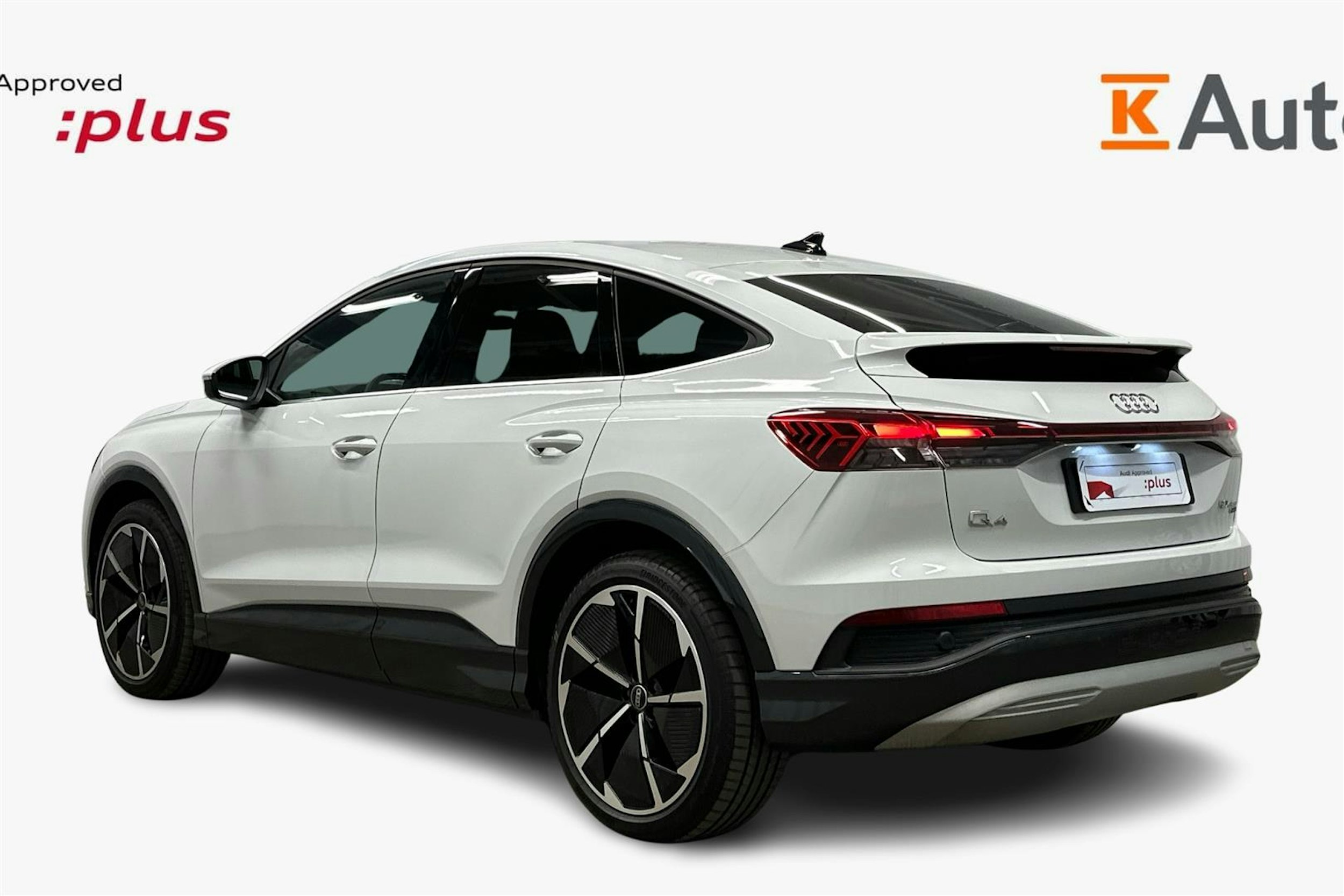 valkoinen Audi Q4 e-tron 2023 kuva 2.