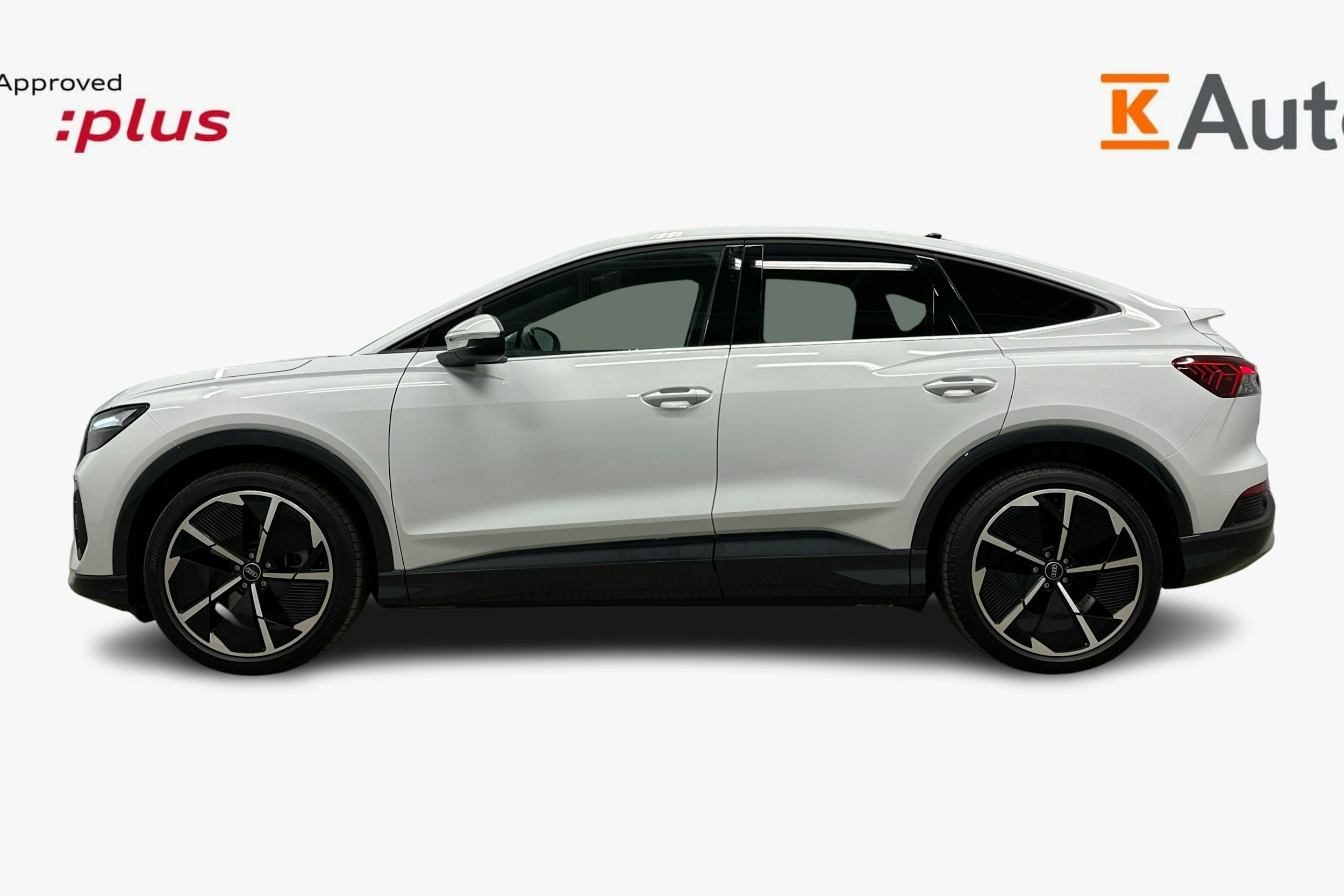 valkoinen Audi Q4 e-tron 2023 kuva 5.