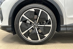 valkoinen Audi Q4 e-tron 2023 kuva 9.