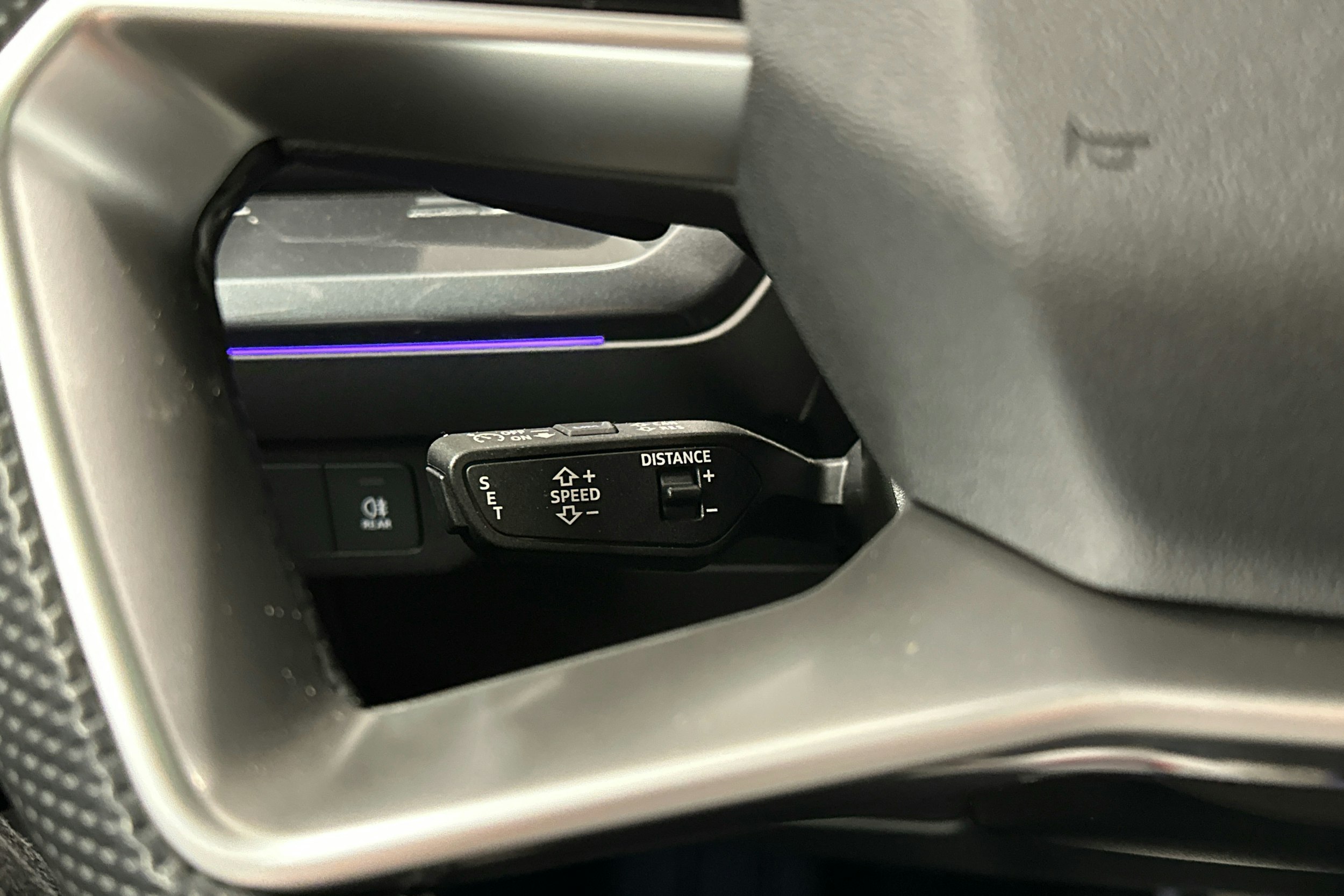 valkoinen Audi Q4 e-tron 2023 kuva 11.