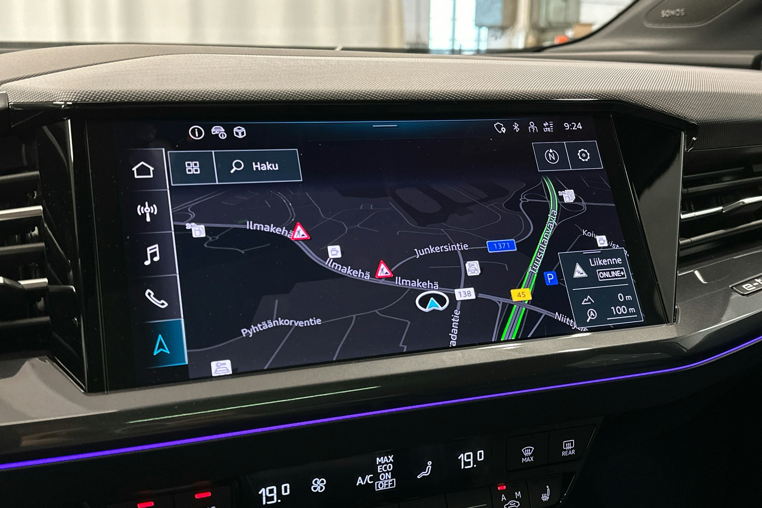 valkoinen Audi Q4 e-tron 2023 kuva 15.
