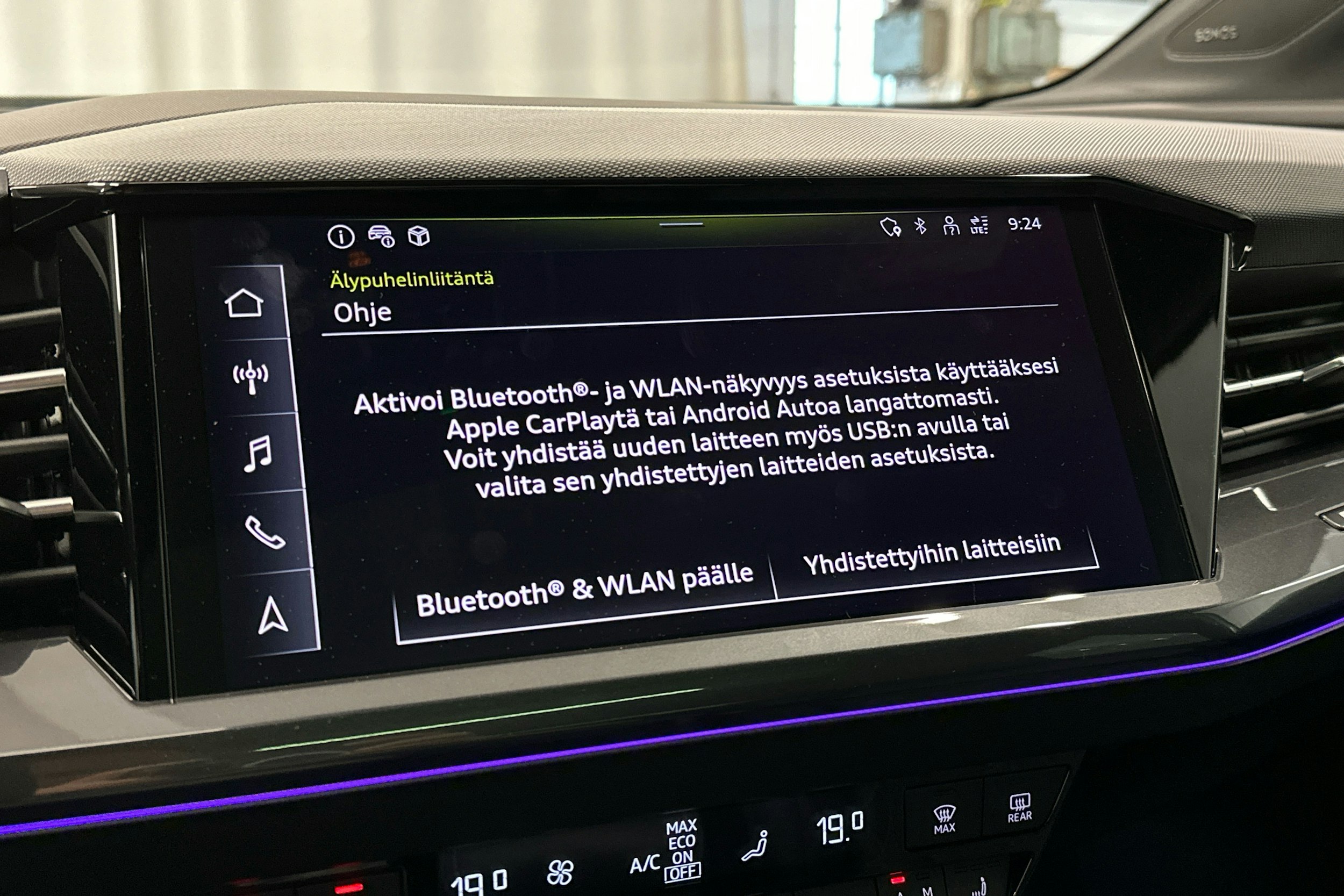 valkoinen Audi Q4 e-tron 2023 kuva 17.