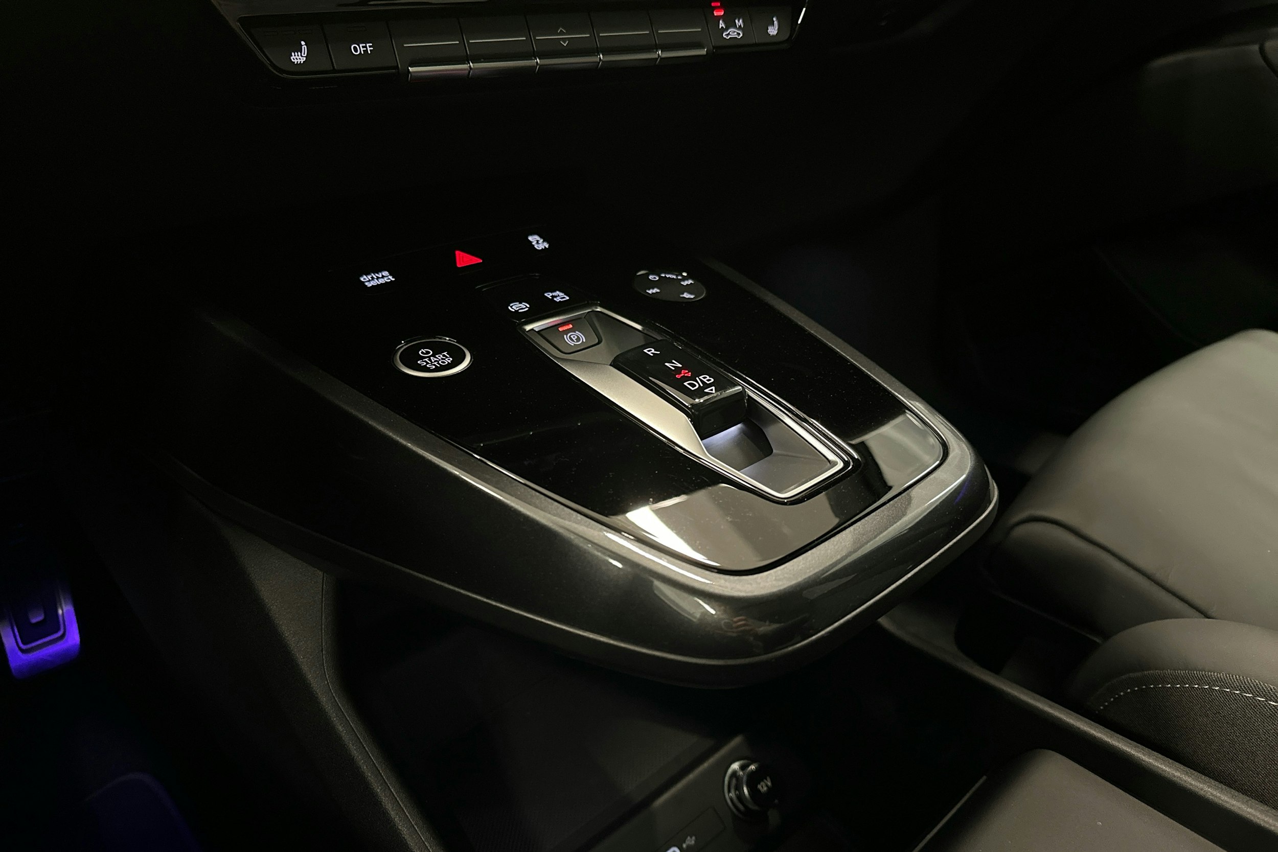 valkoinen Audi Q4 e-tron 2023 kuva 23.