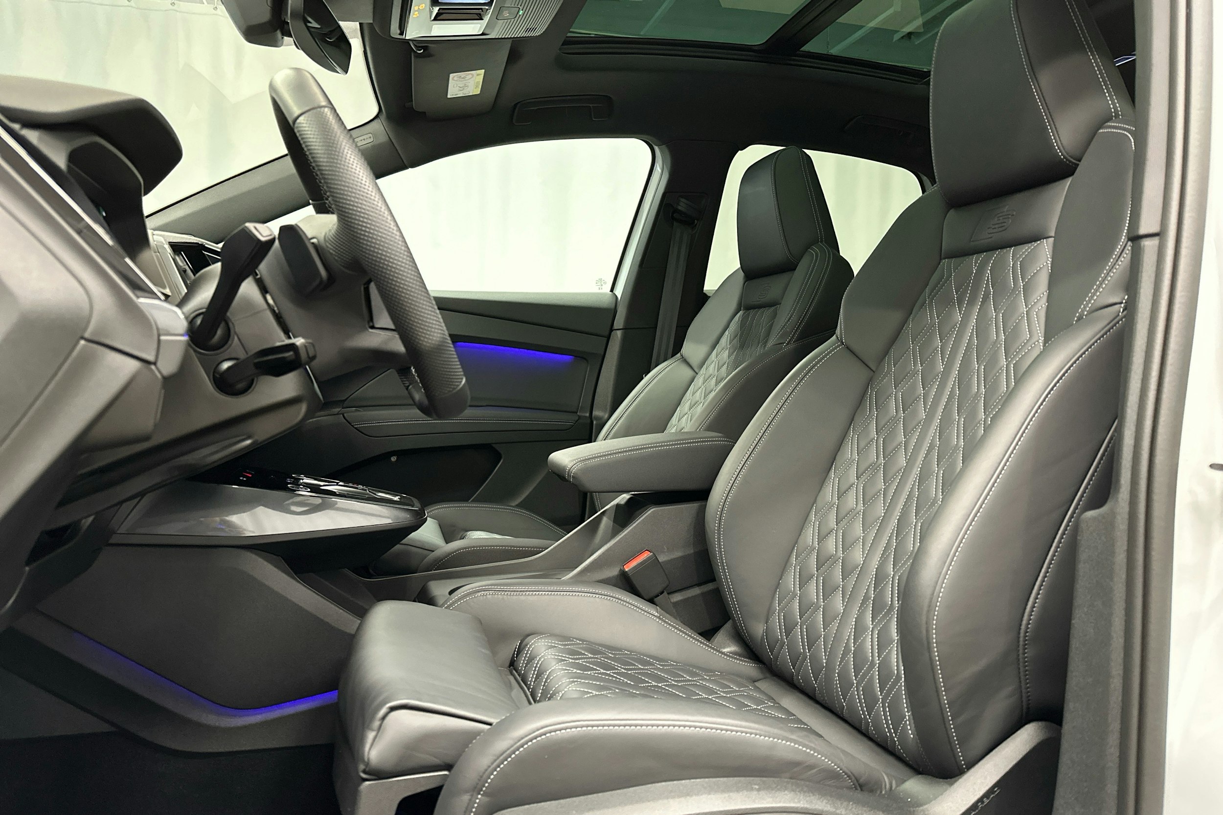 valkoinen Audi Q4 e-tron 2023 kuva 24.