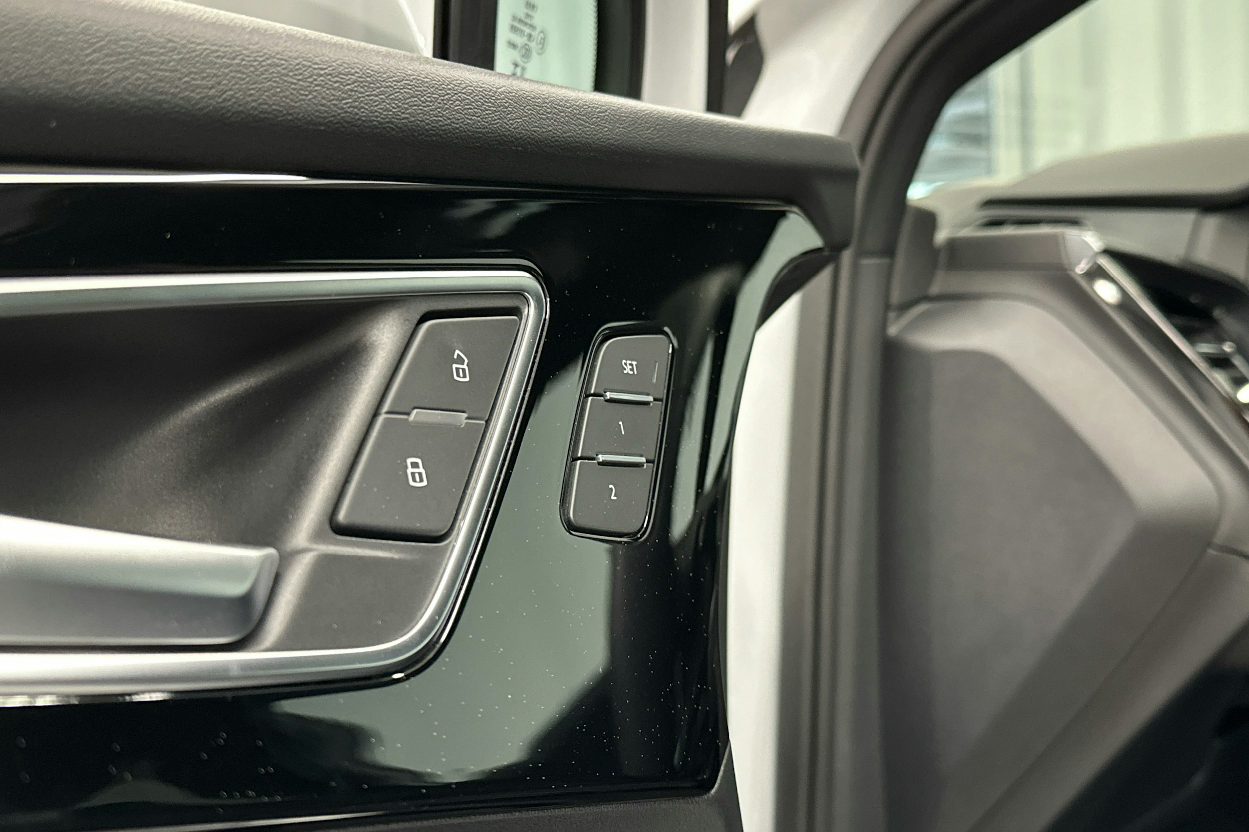 valkoinen Audi Q4 e-tron 2023 kuva 26.