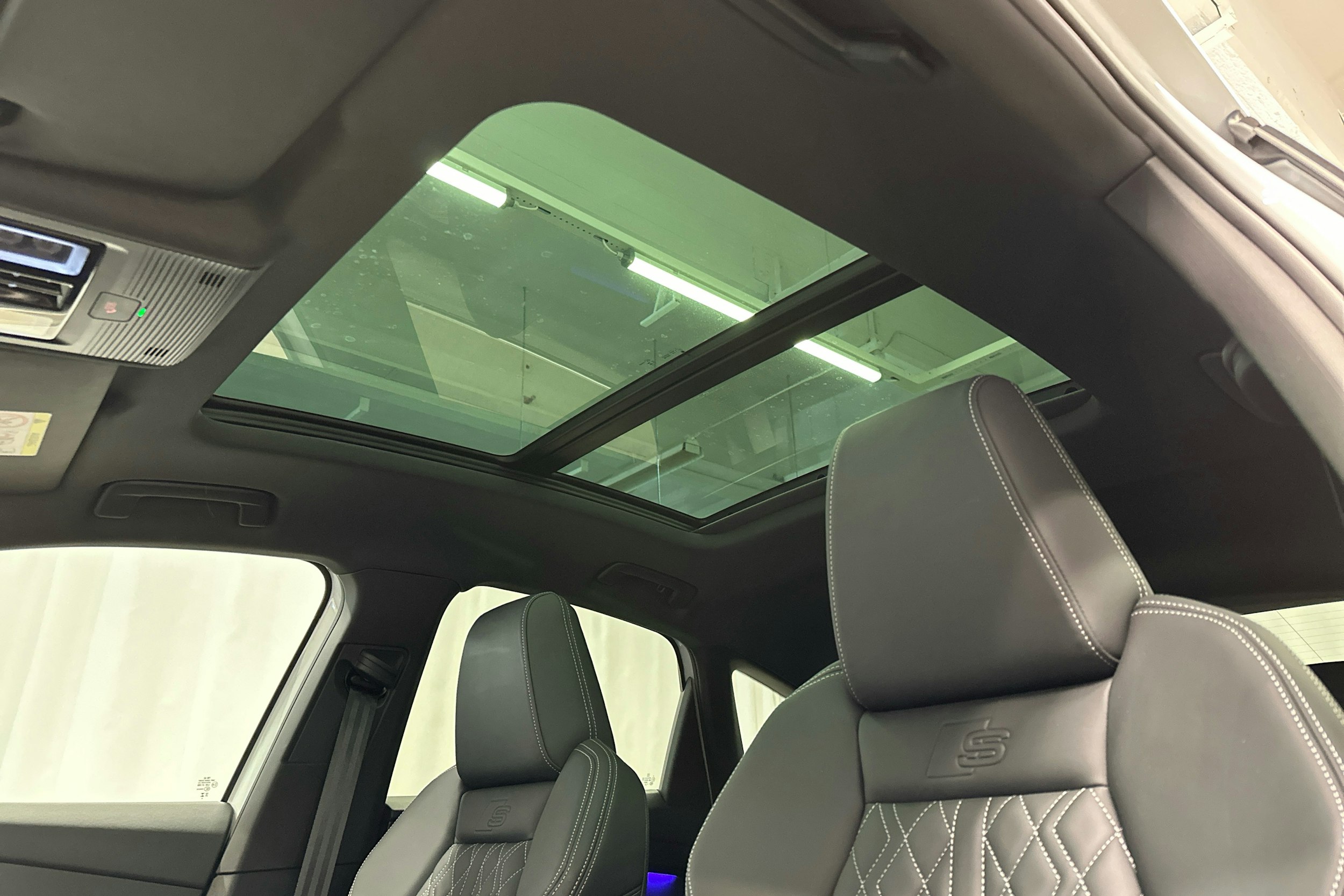 valkoinen Audi Q4 e-tron 2023 kuva 27.