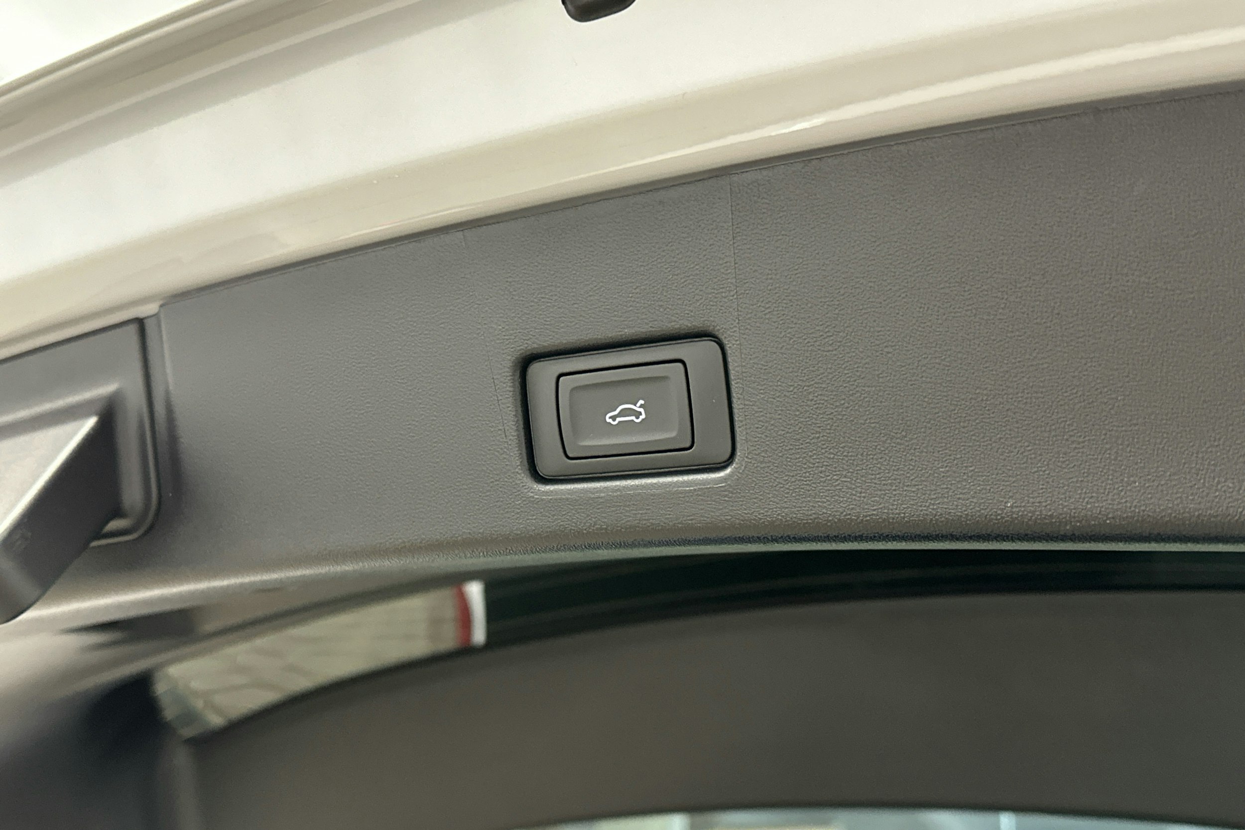 valkoinen Audi Q4 e-tron 2023 kuva 31.