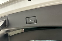 valkoinen Audi Q4 e-tron 2023 kuva 31.
