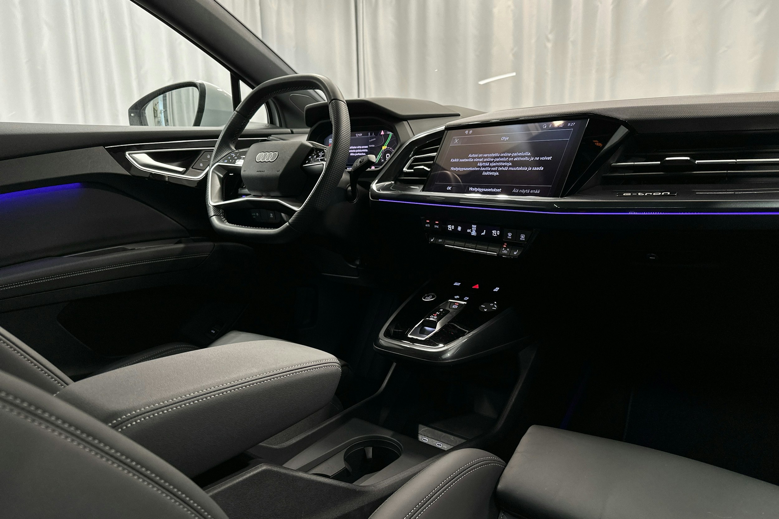 valkoinen Audi Q4 e-tron 2023 kuva 32.