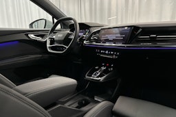 valkoinen Audi Q4 e-tron 2023 kuva 32.