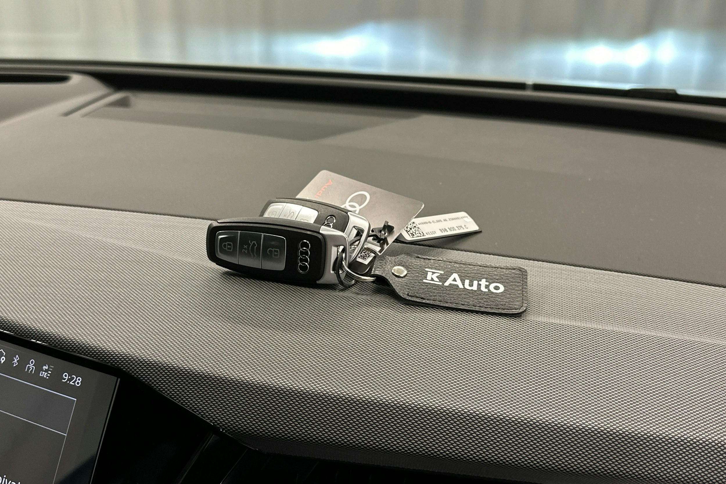 valkoinen Audi Q4 e-tron 2023 kuva 33.