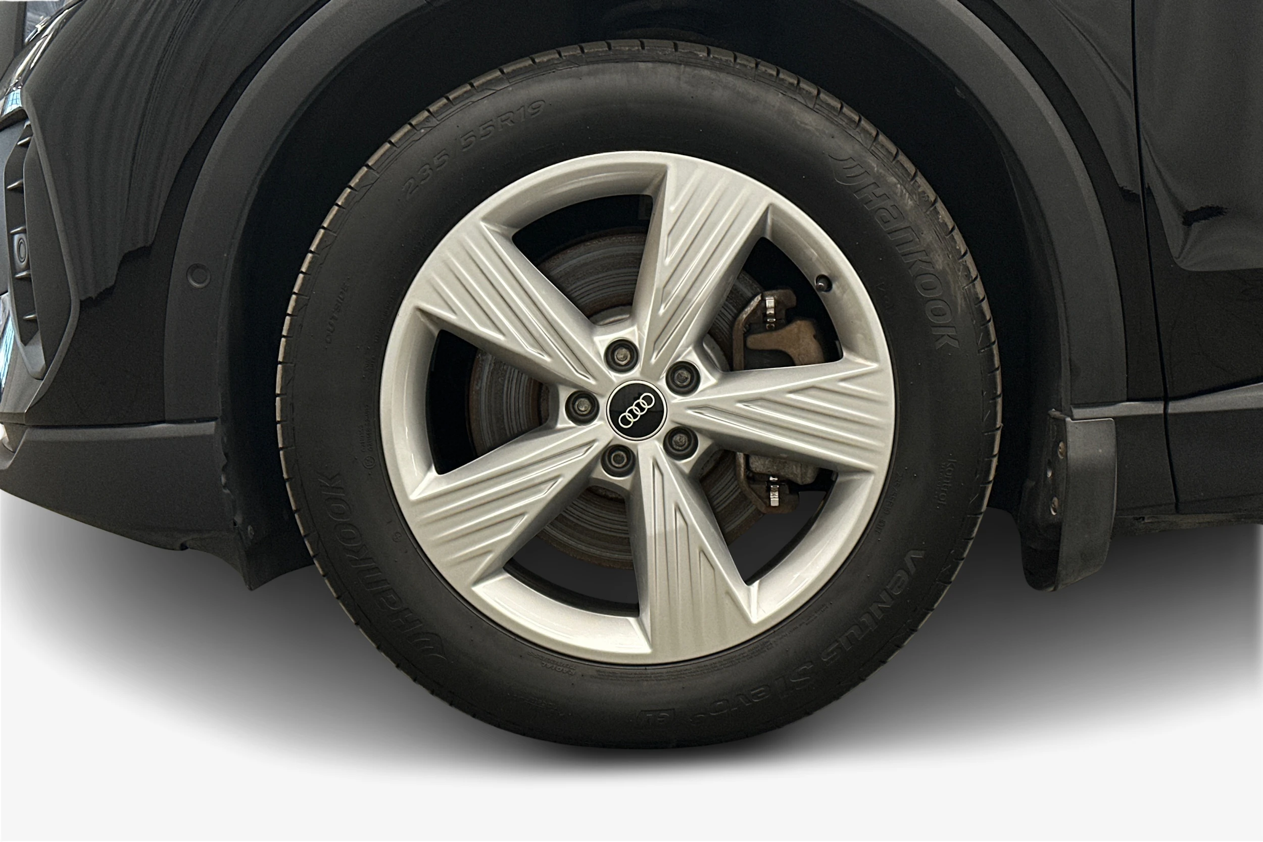 musta Audi Q4 e-tron 2023 kuva 12.