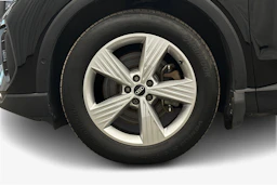 musta Audi Q4 e-tron 2023 kuva 12.