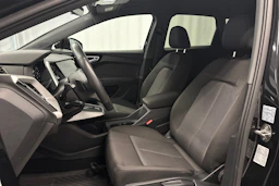 musta Audi Q4 e-tron 2023 kuva 18.