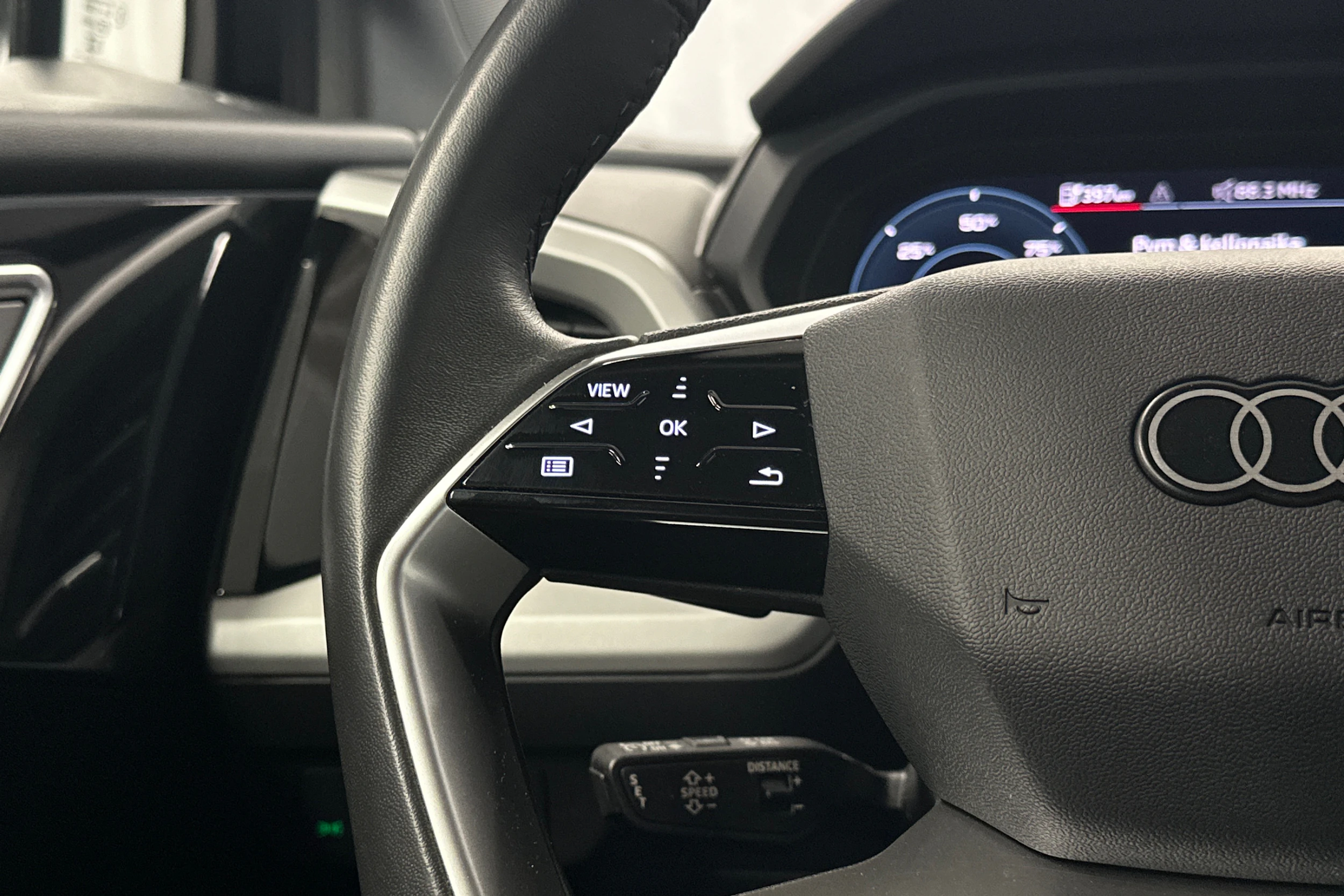 musta Audi Q4 e-tron 2023 kuva 20.