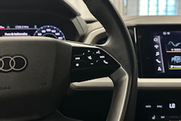 musta Audi Q4 e-tron 2023 kuva 21.