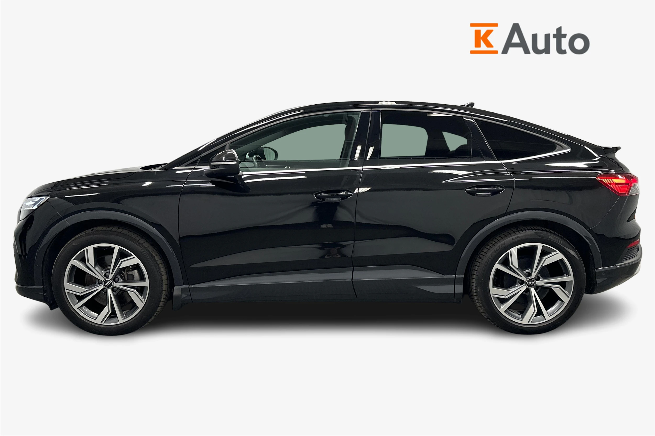 musta Audi Q4 e-tron 2023 kuva 7.