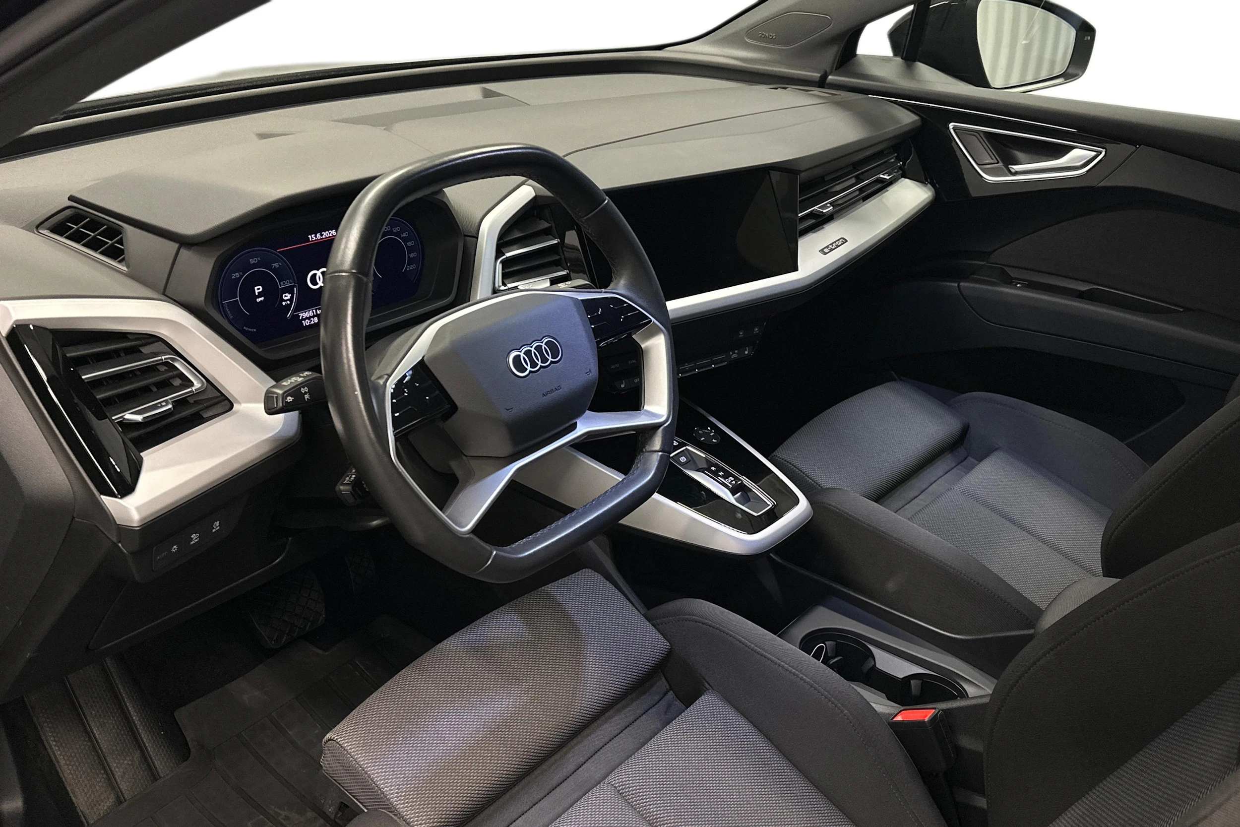 musta Audi Q4 e-tron 2023 kuva 8.