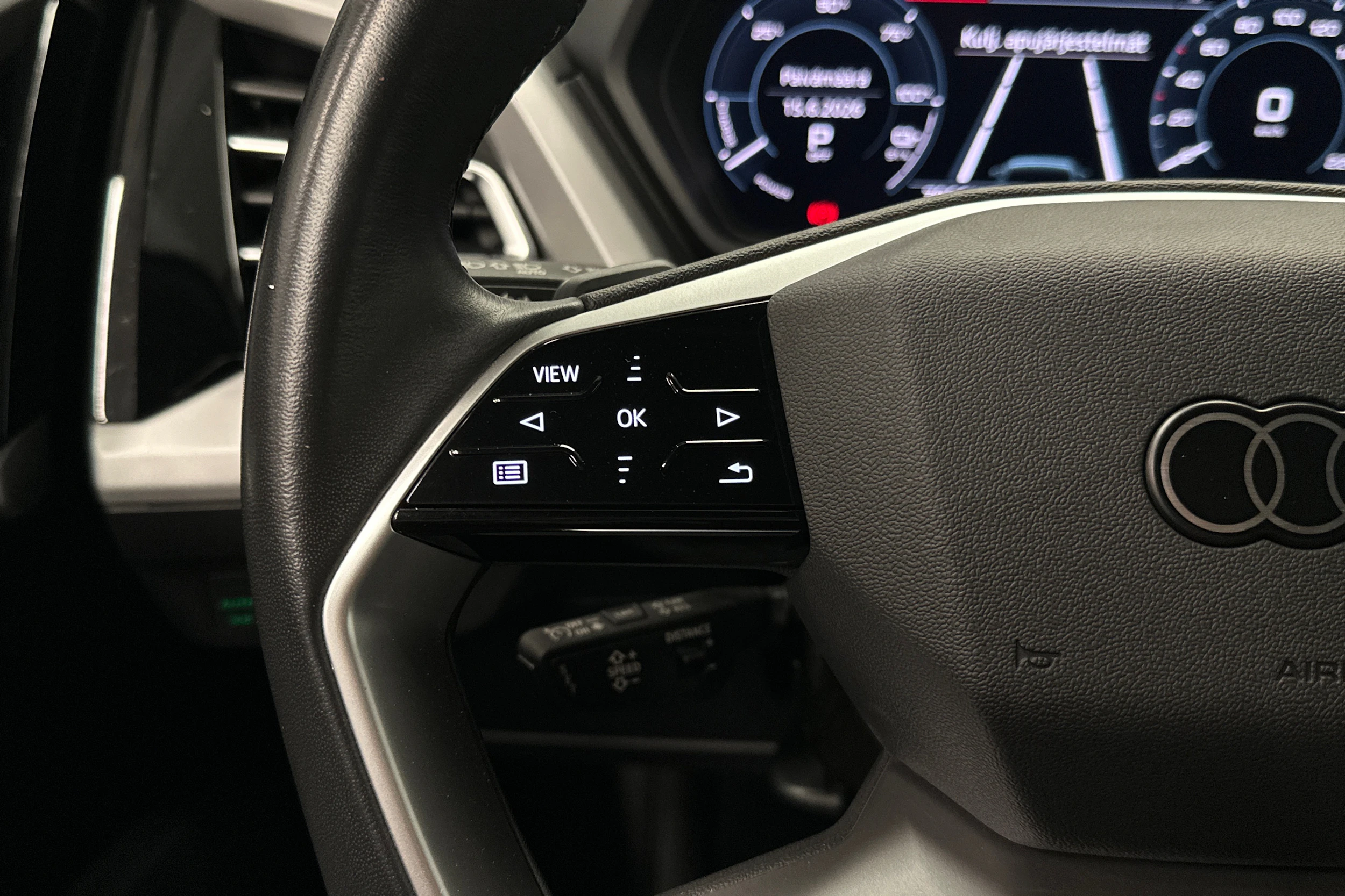 musta Audi Q4 e-tron 2023 kuva 15.