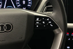 musta Audi Q4 e-tron 2023 kuva 16.