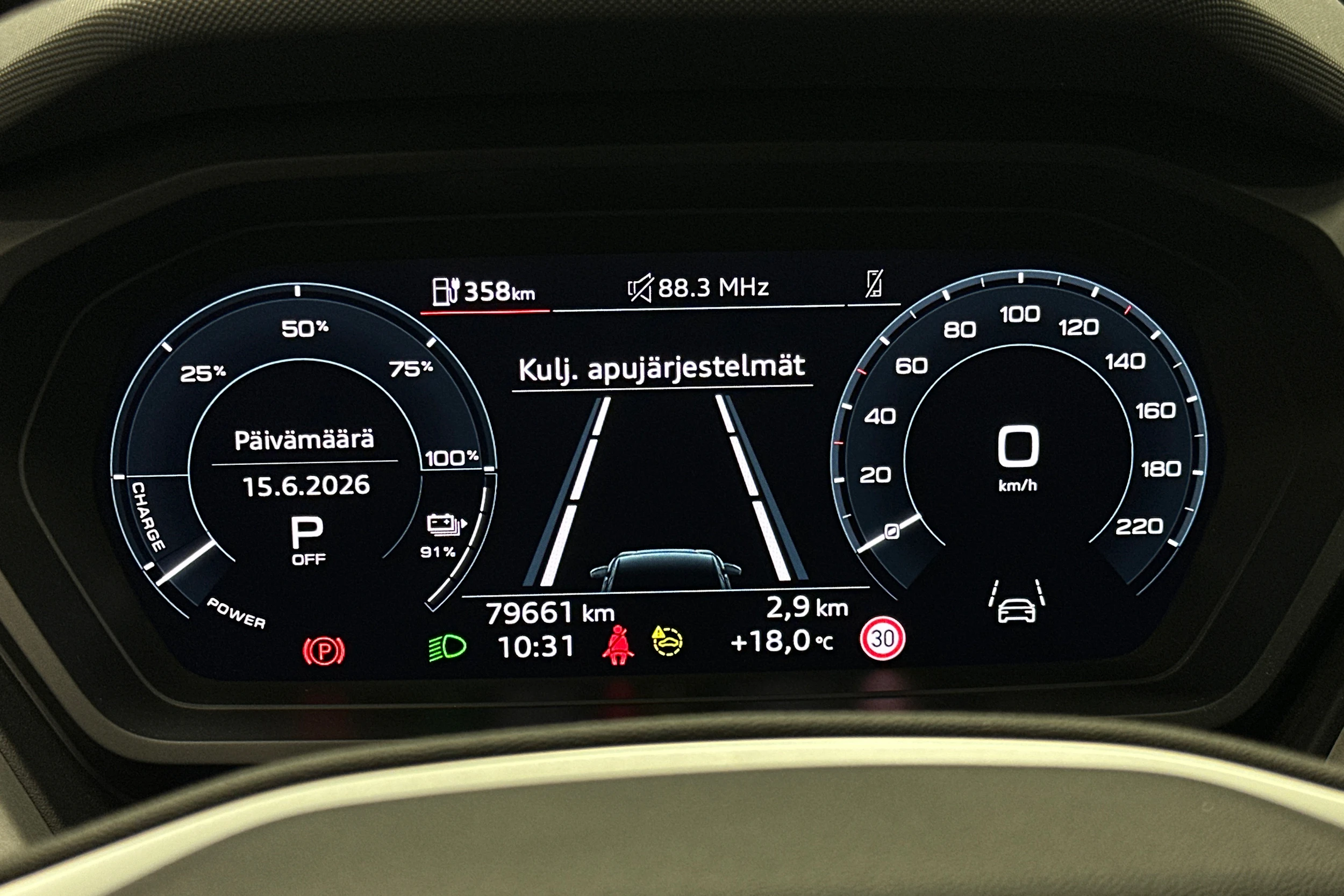 musta Audi Q4 e-tron 2023 kuva 17.