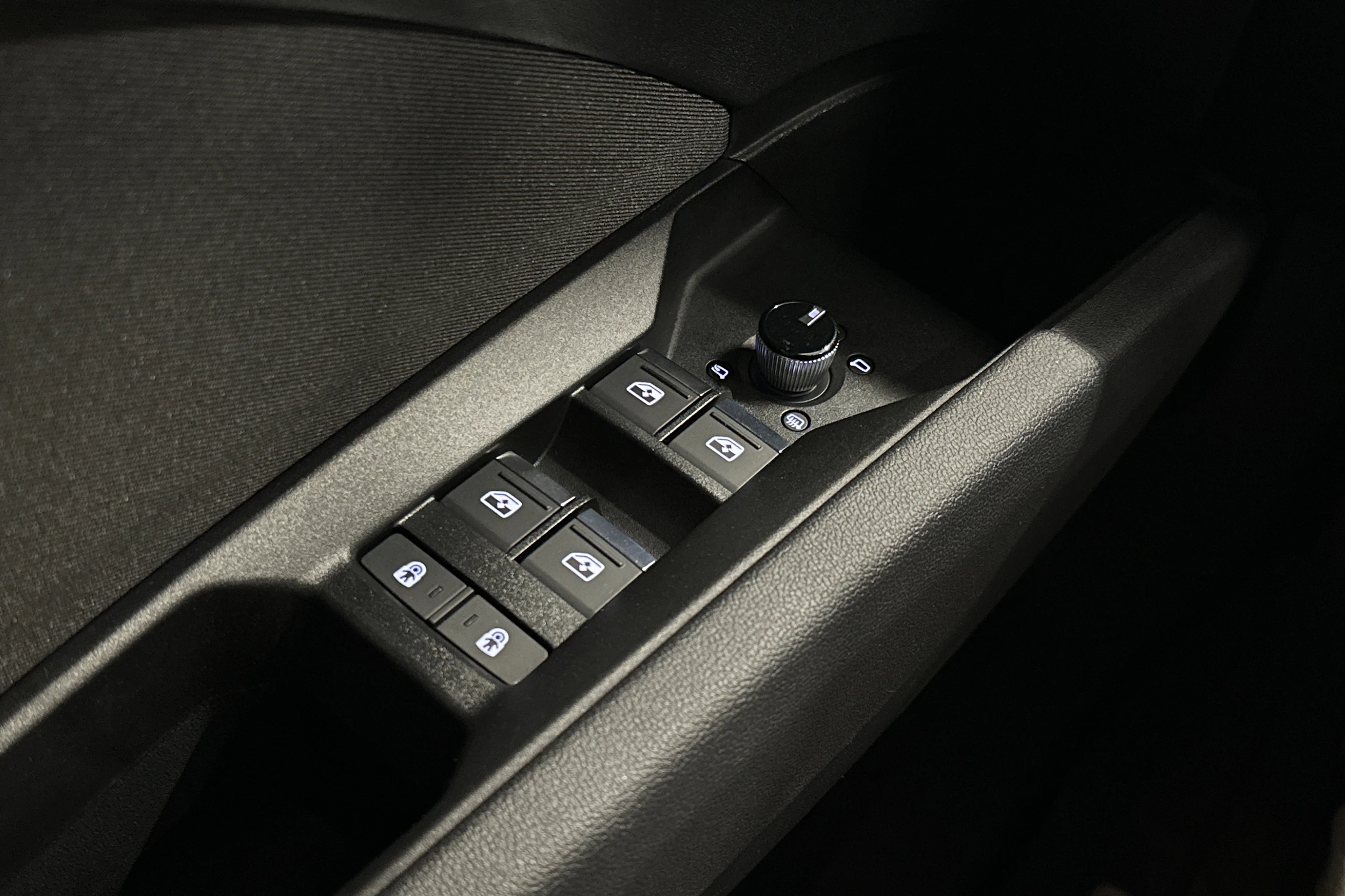 musta Audi Q4 e-tron 2023 kuva 18.