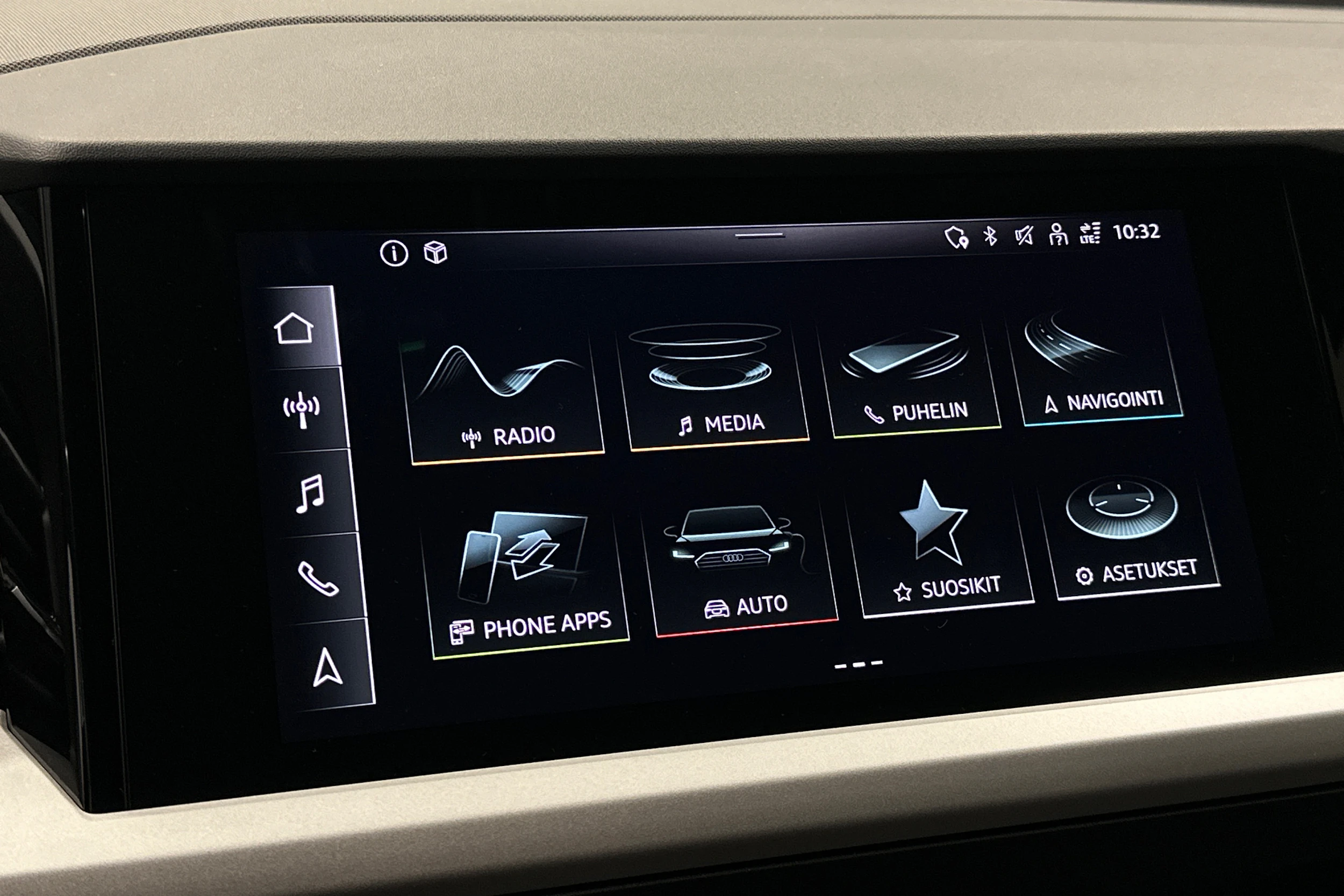 musta Audi Q4 e-tron 2023 kuva 20.