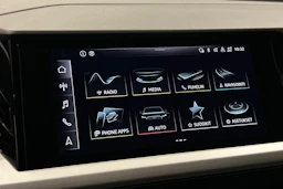 musta Audi Q4 e-tron 2023 kuva 20.