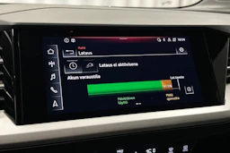musta Audi Q4 e-tron 2023 kuva 27.
