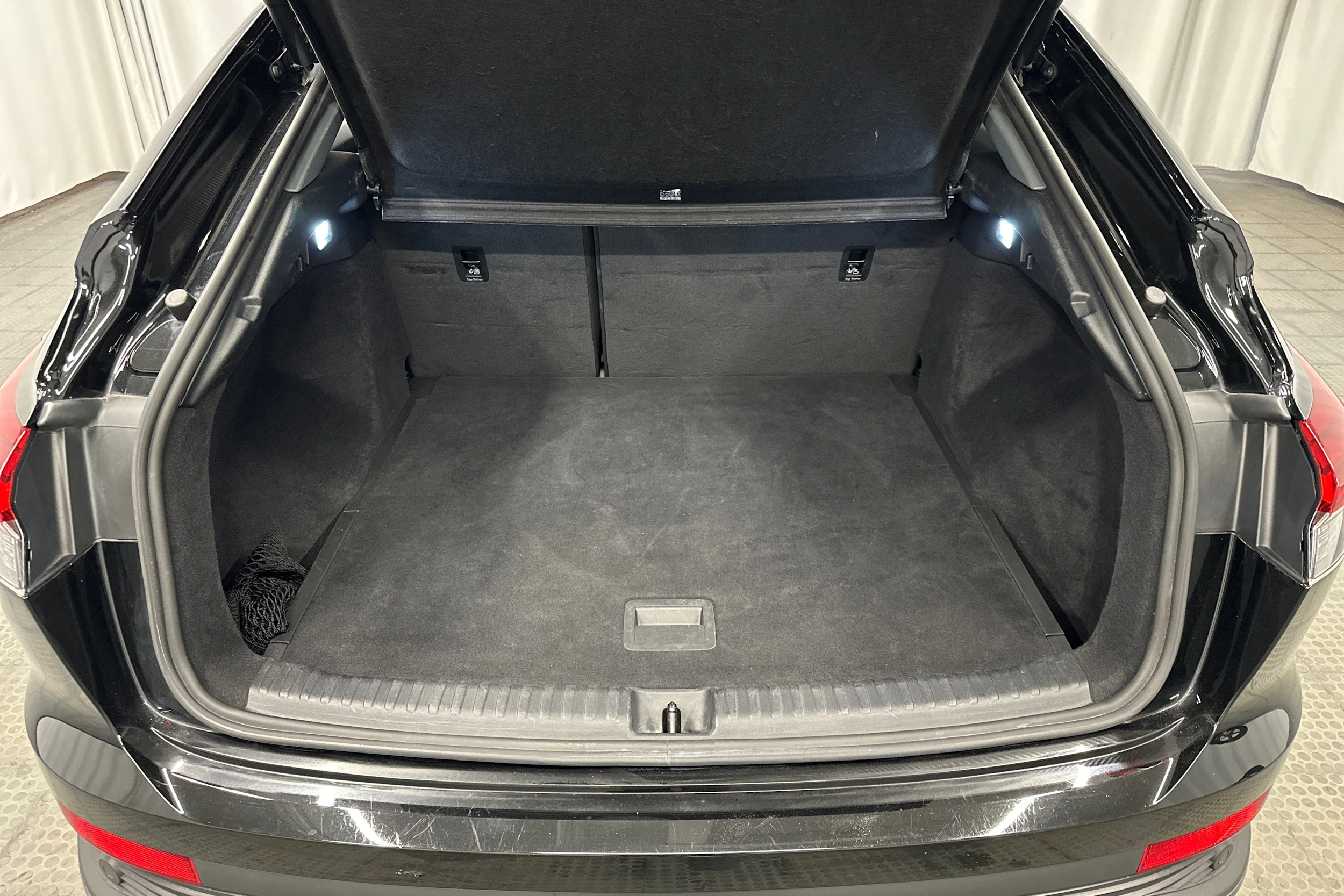 musta Audi Q4 e-tron 2023 kuva 37.