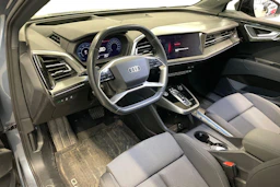 Sininen Audi Q4 e-tron 2023 kuva 3.