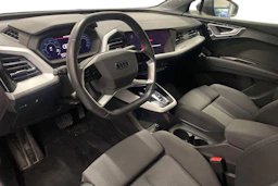 Harmaa Audi Q4 e-tron 2023 kuva 3.