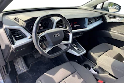 harmaa Audi Q4 e-tron 2023 kuva 3.