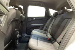 harmaa Audi Q4 e-tron 2023 kuva 8.