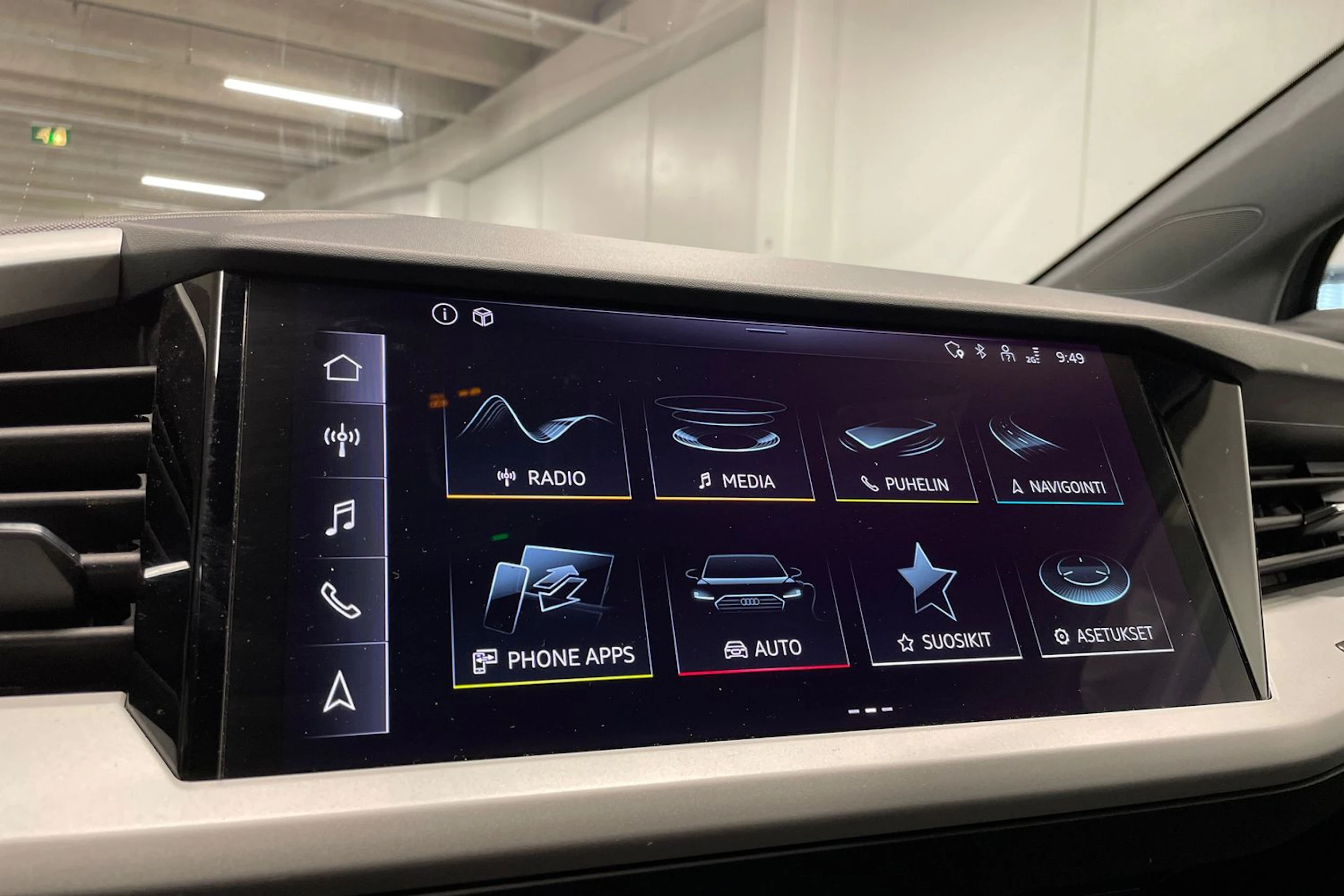 harmaa Audi Q4 e-tron 2023 kuva 14.