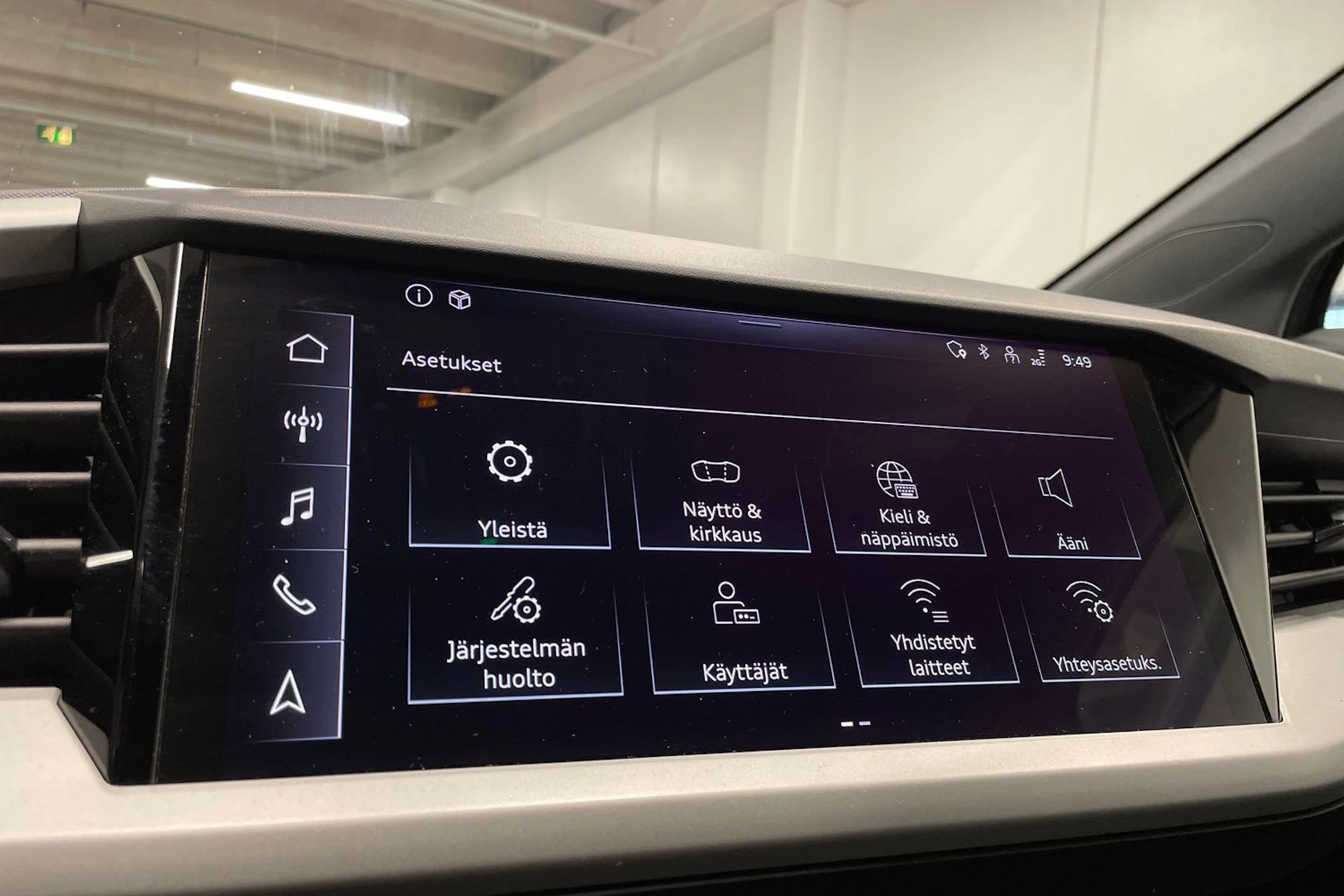 harmaa Audi Q4 e-tron 2023 kuva 16.