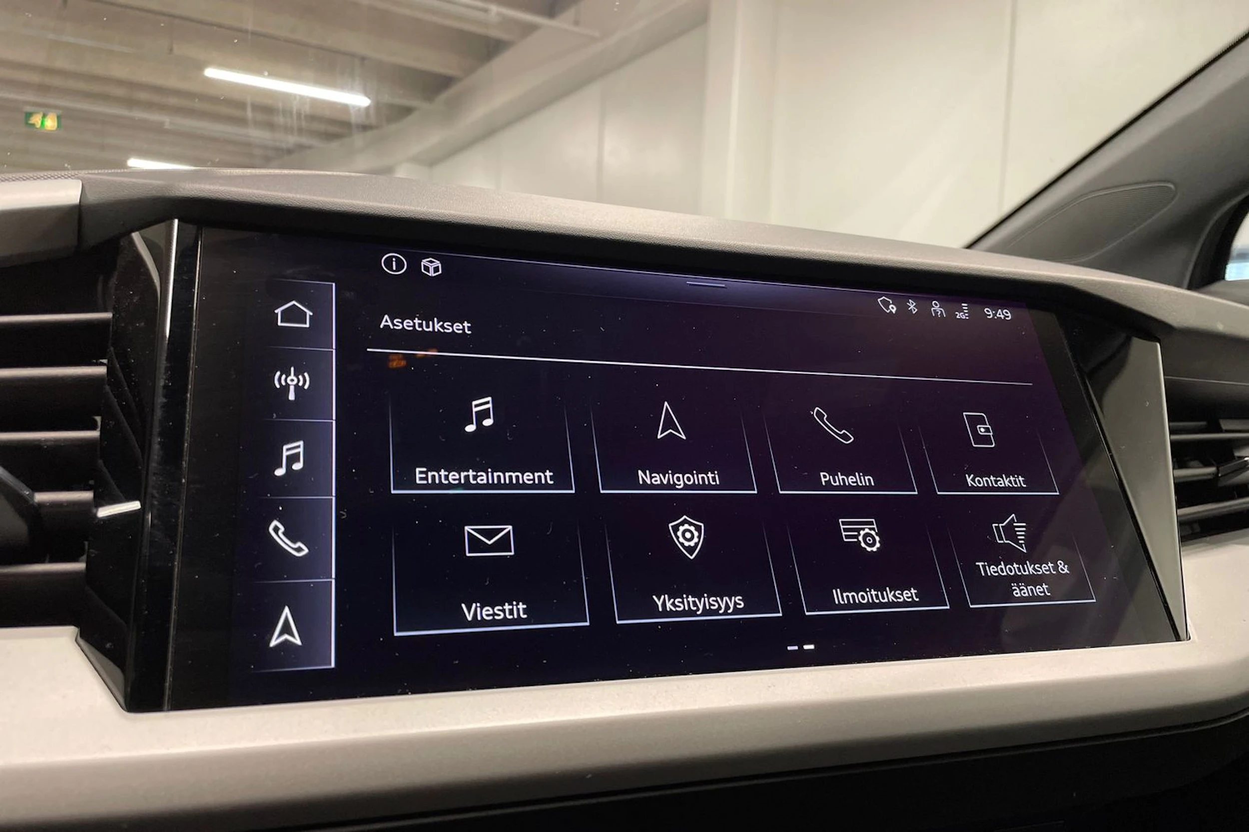 harmaa Audi Q4 e-tron 2023 kuva 17.