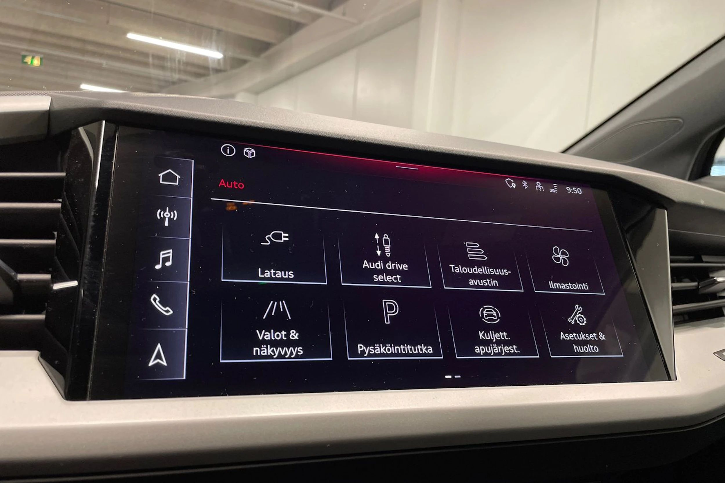 harmaa Audi Q4 e-tron 2023 kuva 18.
