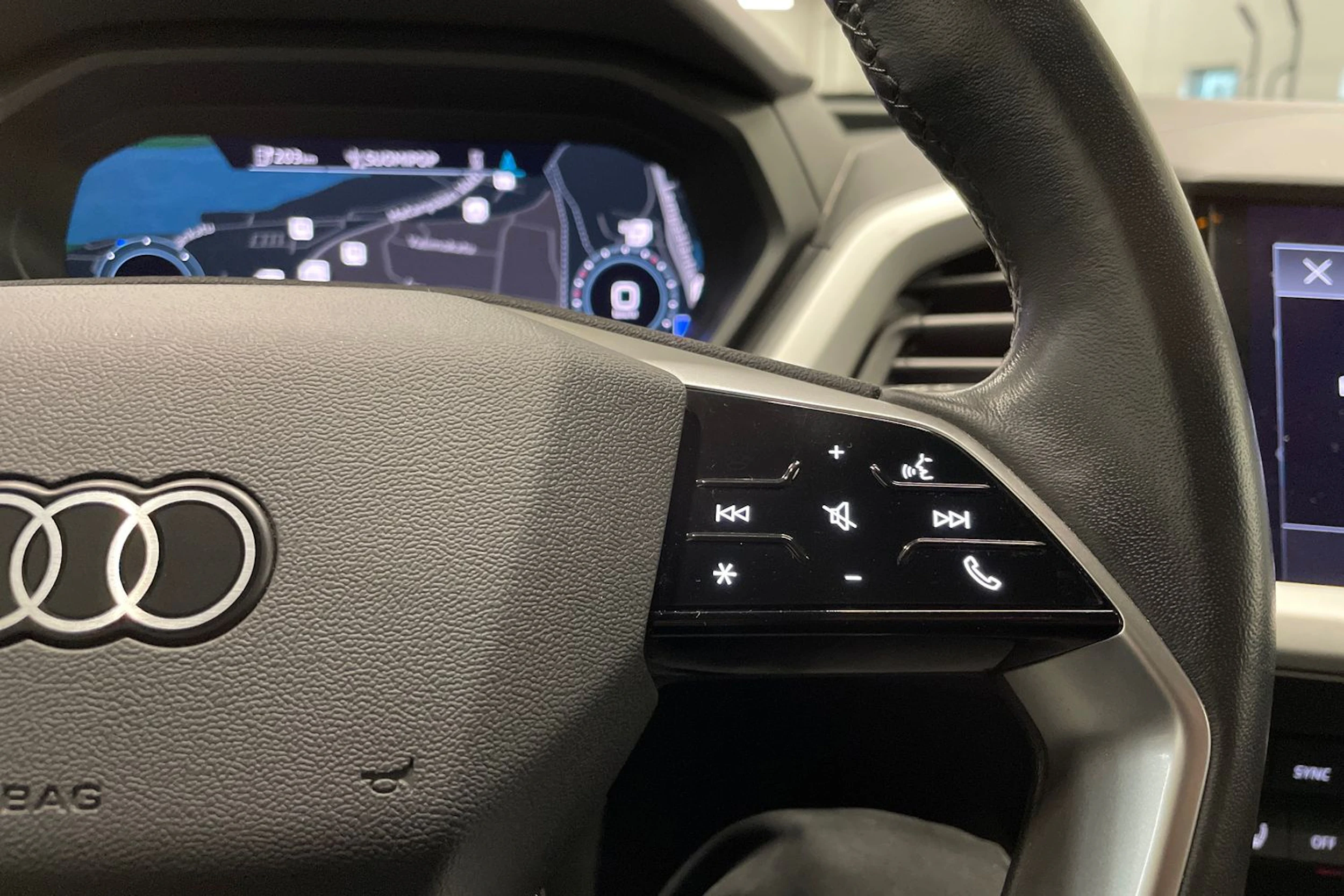 harmaa Audi Q4 e-tron 2023 kuva 22.