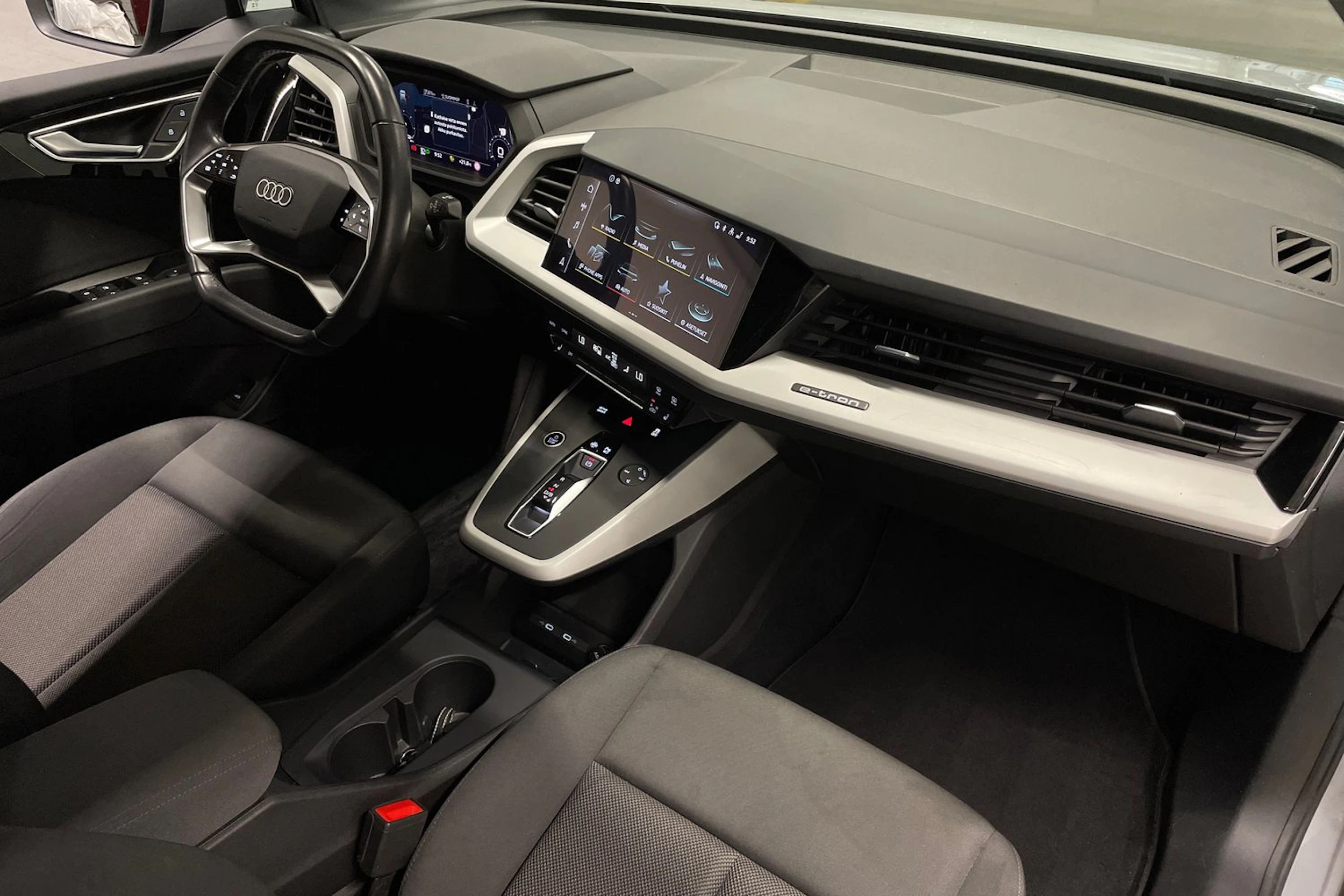 harmaa Audi Q4 e-tron 2023 kuva 30.