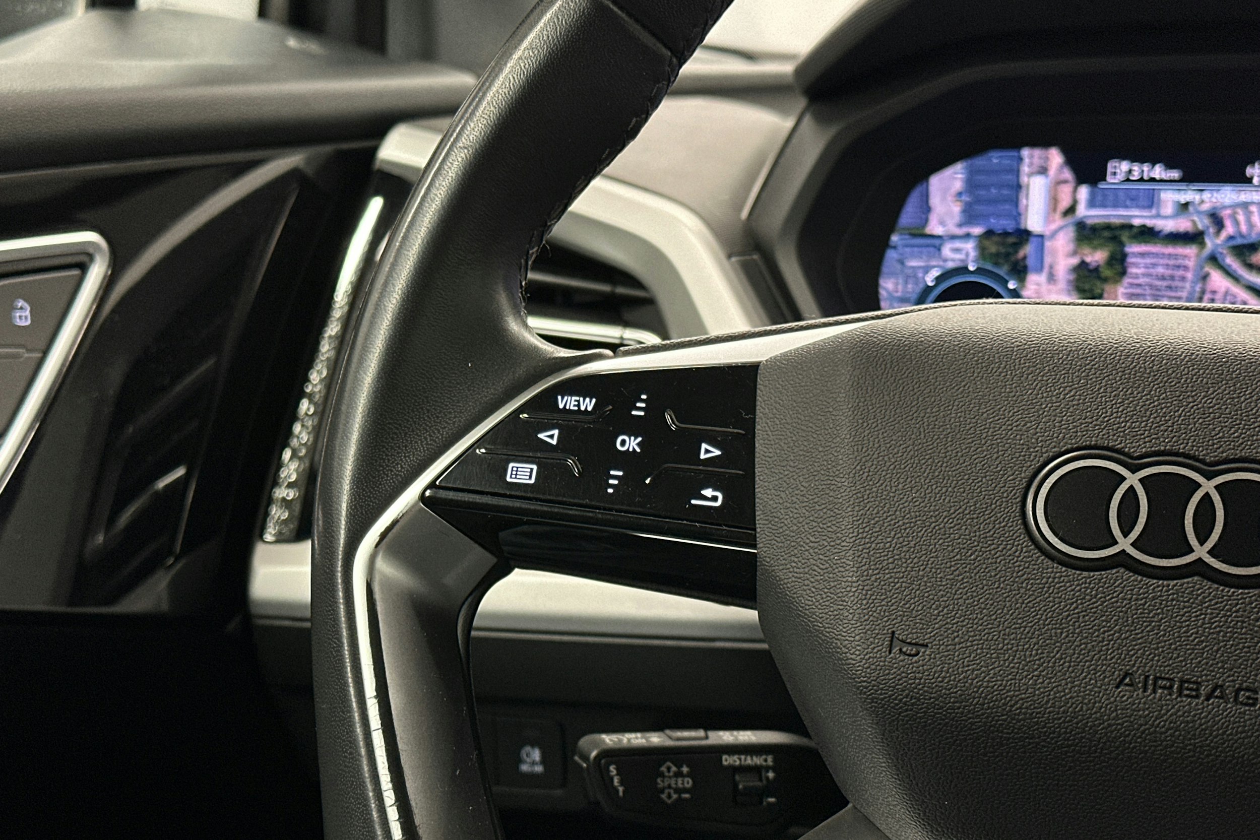 harmaa Audi Q4 e-tron 2023 kuva 19.