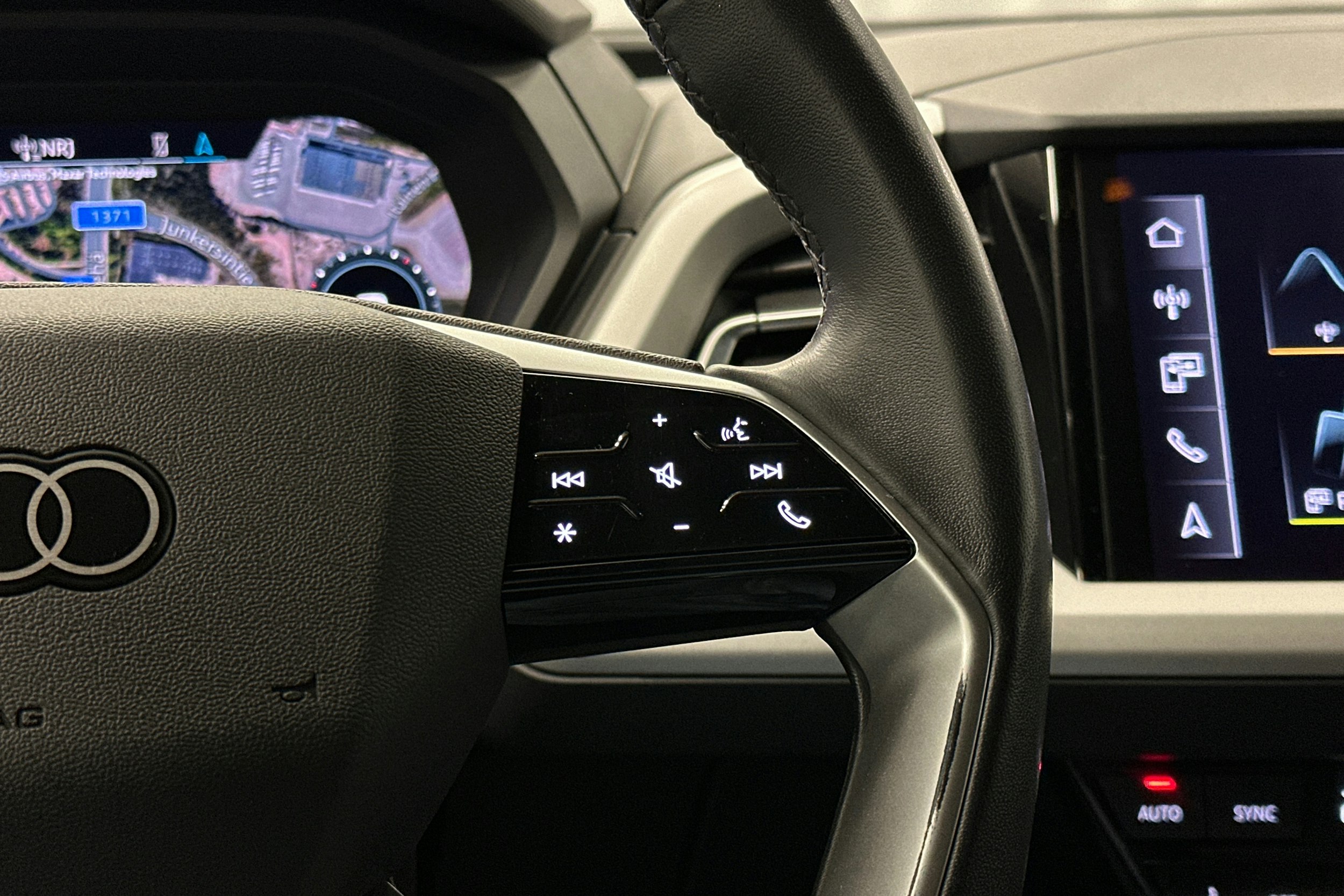 harmaa Audi Q4 e-tron 2023 kuva 20.