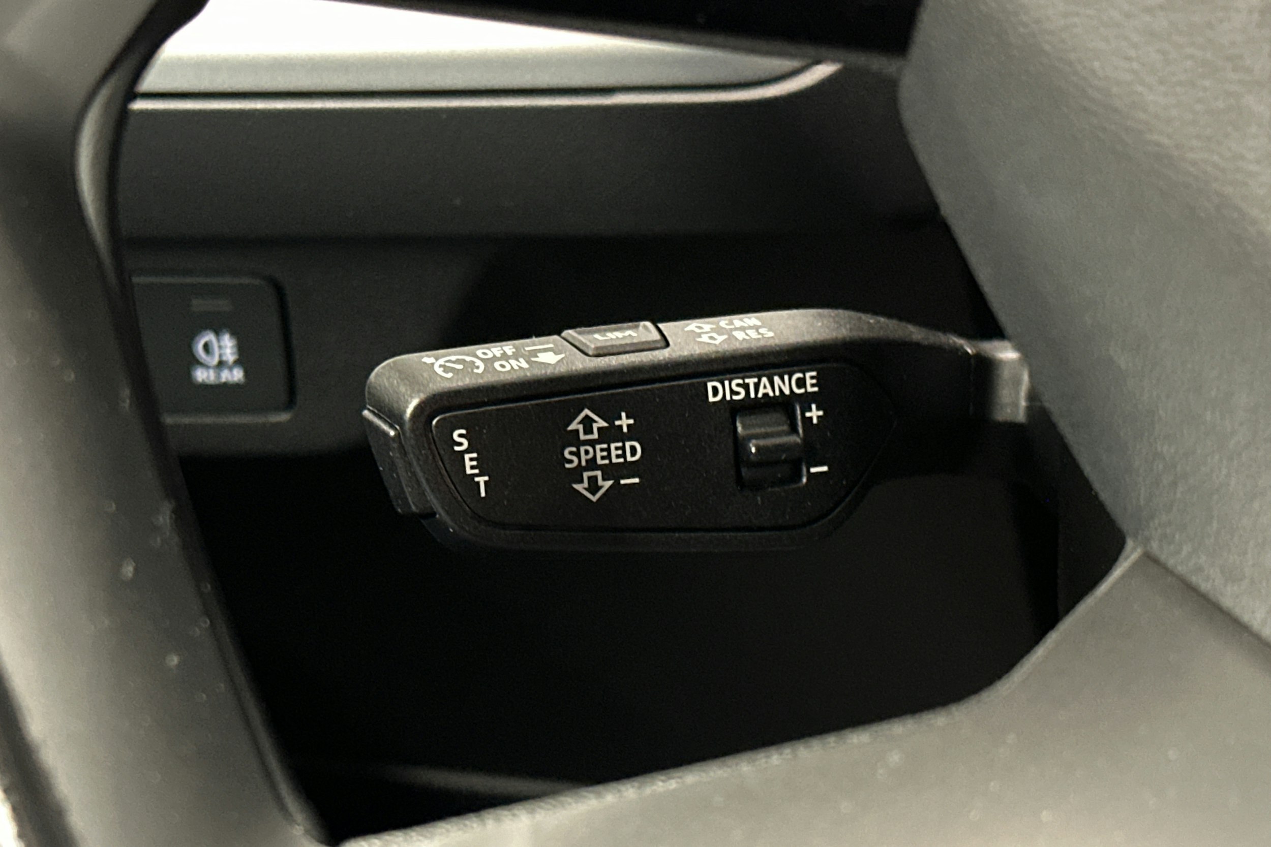 harmaa Audi Q4 e-tron 2023 kuva 21.