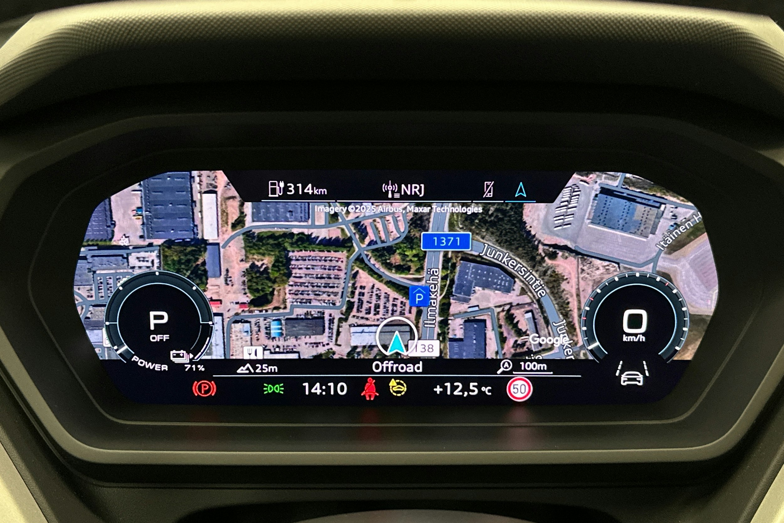 harmaa Audi Q4 e-tron 2023 kuva 22.