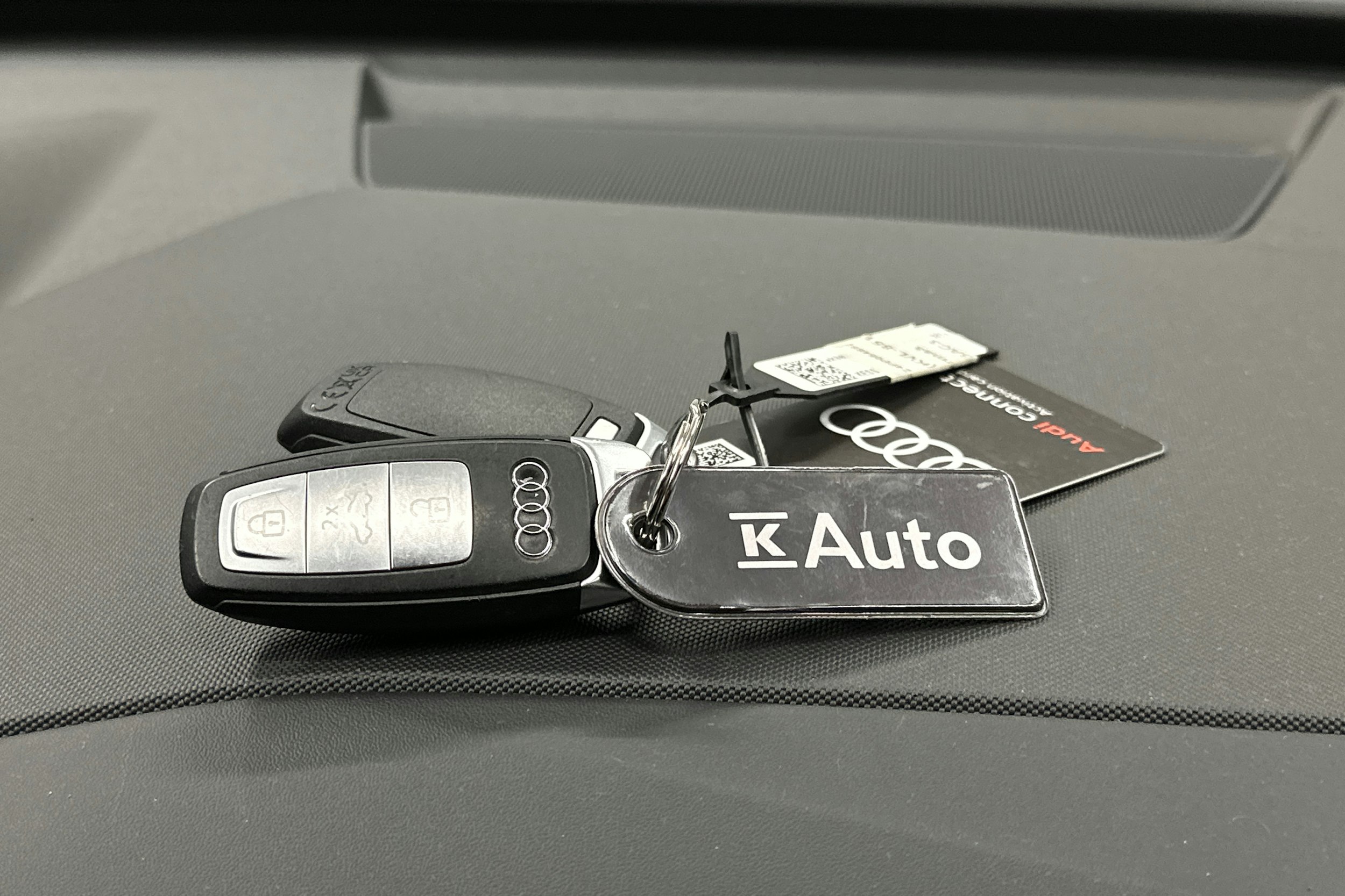 harmaa Audi Q4 e-tron 2023 kuva 32.